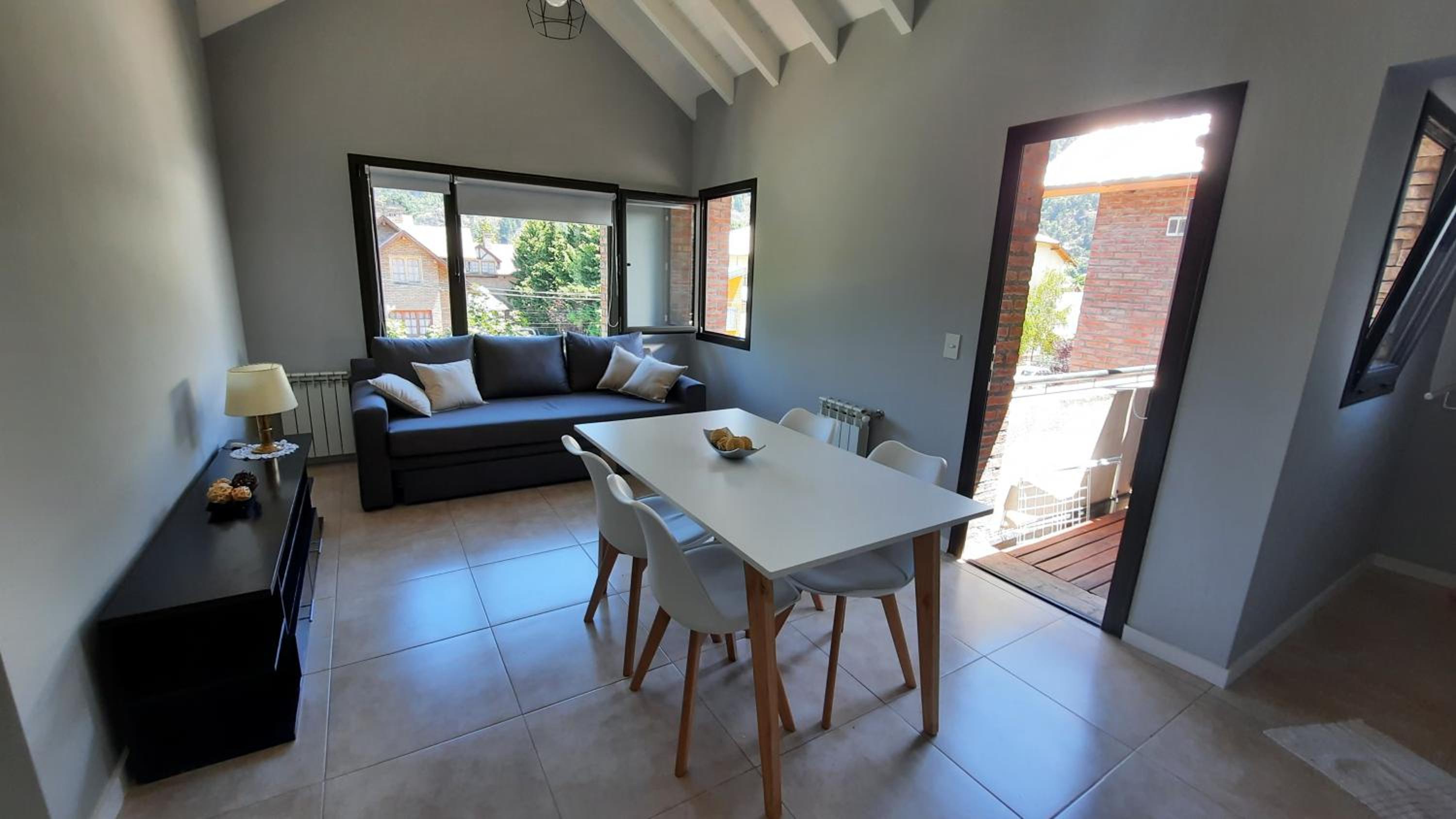 Hermoso departamento 2 ambientes con balcón! Drury