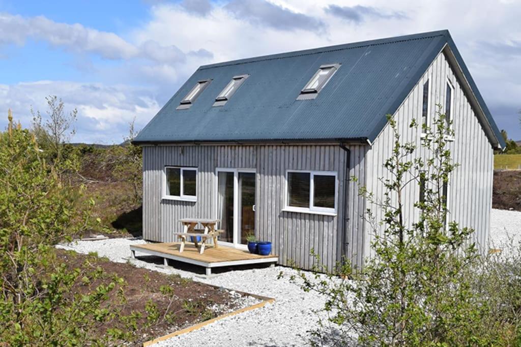 Tigh Eilidh (The Cabin on the Hill) view 2