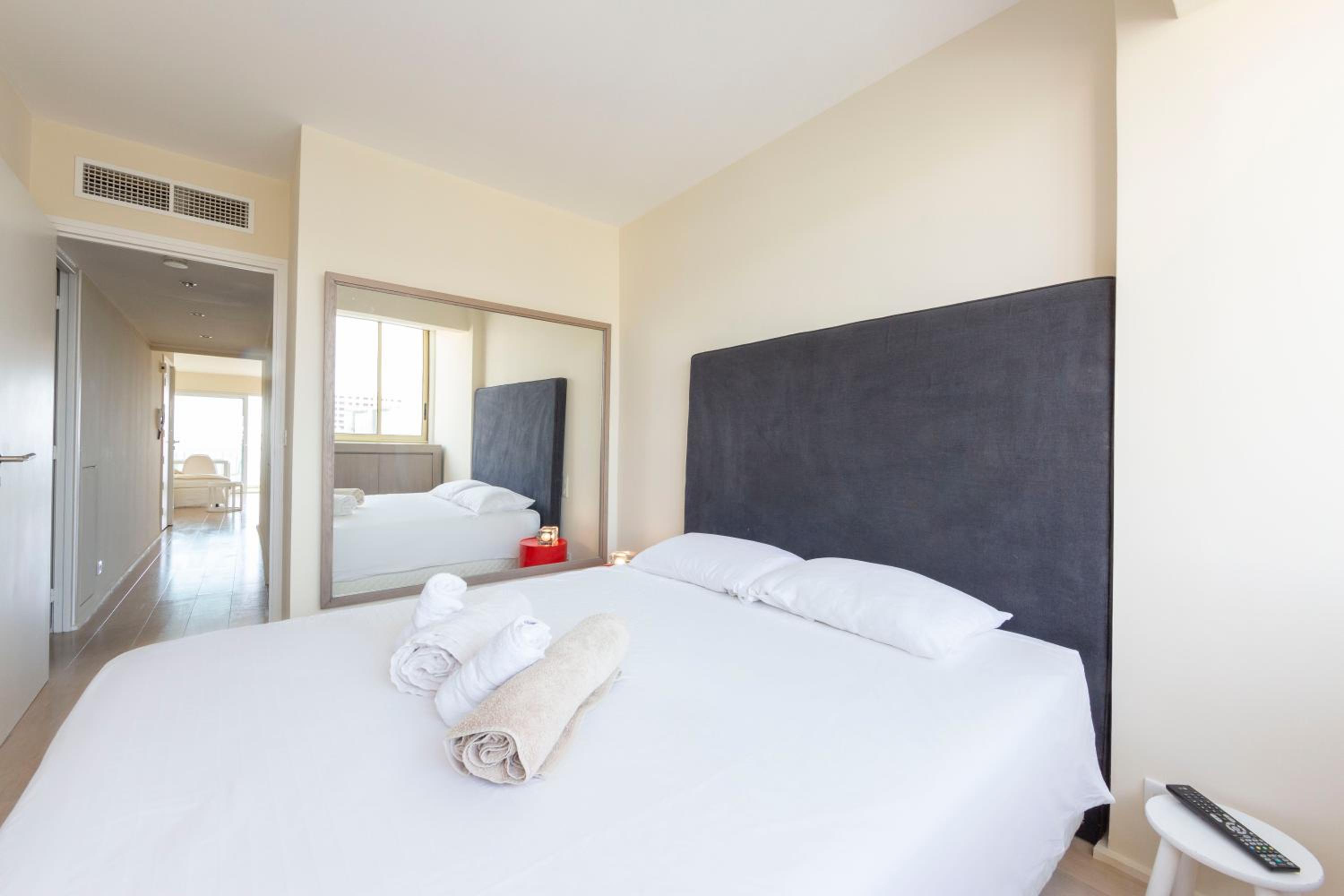 Appartement 70 m2 face à la mer, dernier étage, au bord des plages photo 2
