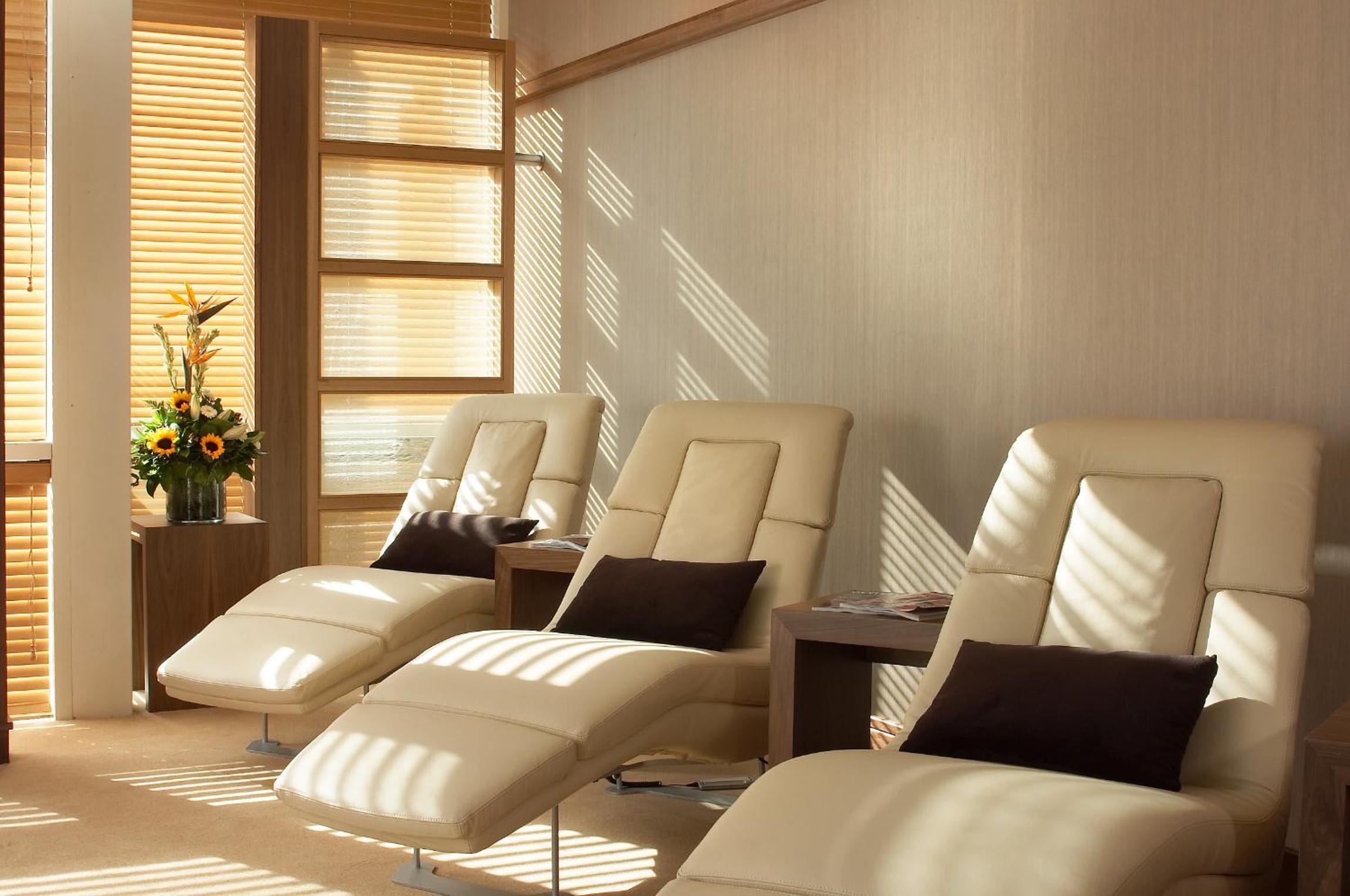 Athlone Vacations - Hodson Bay Hotel - Property Image 3