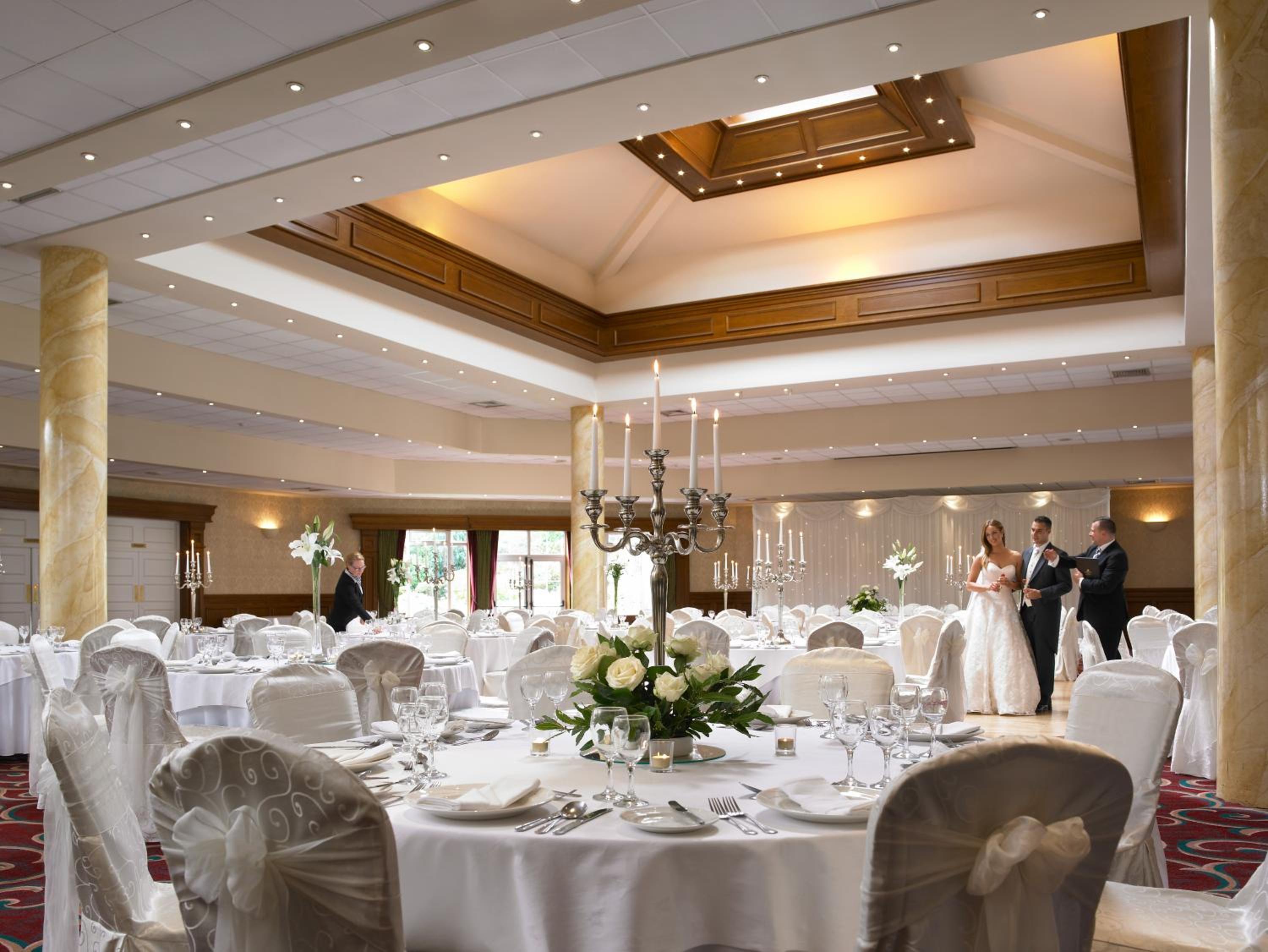 Athlone Vacations - Hodson Bay Hotel - Property Image 1