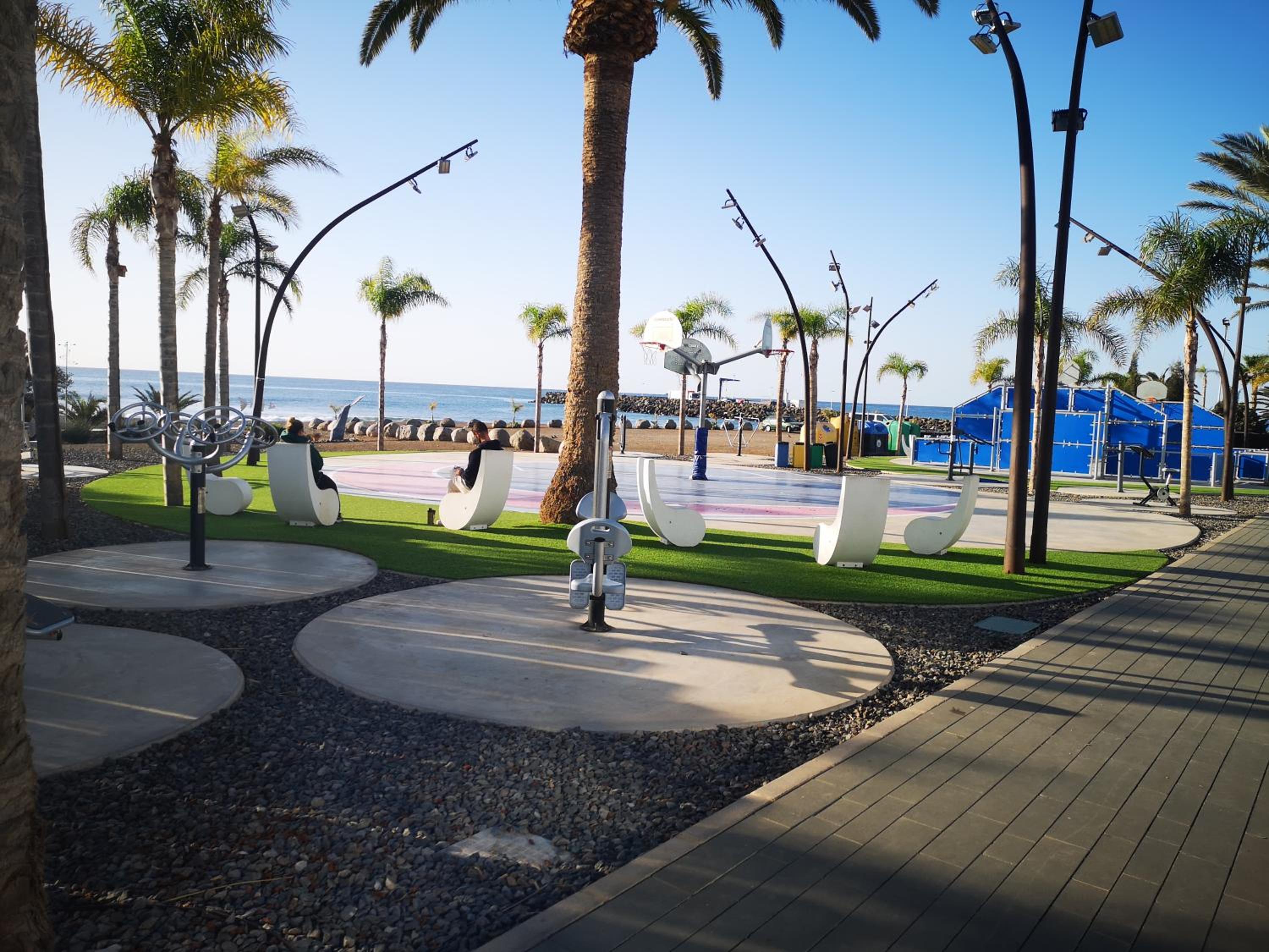 Modern house with 2 bedrooms near the beach view 4