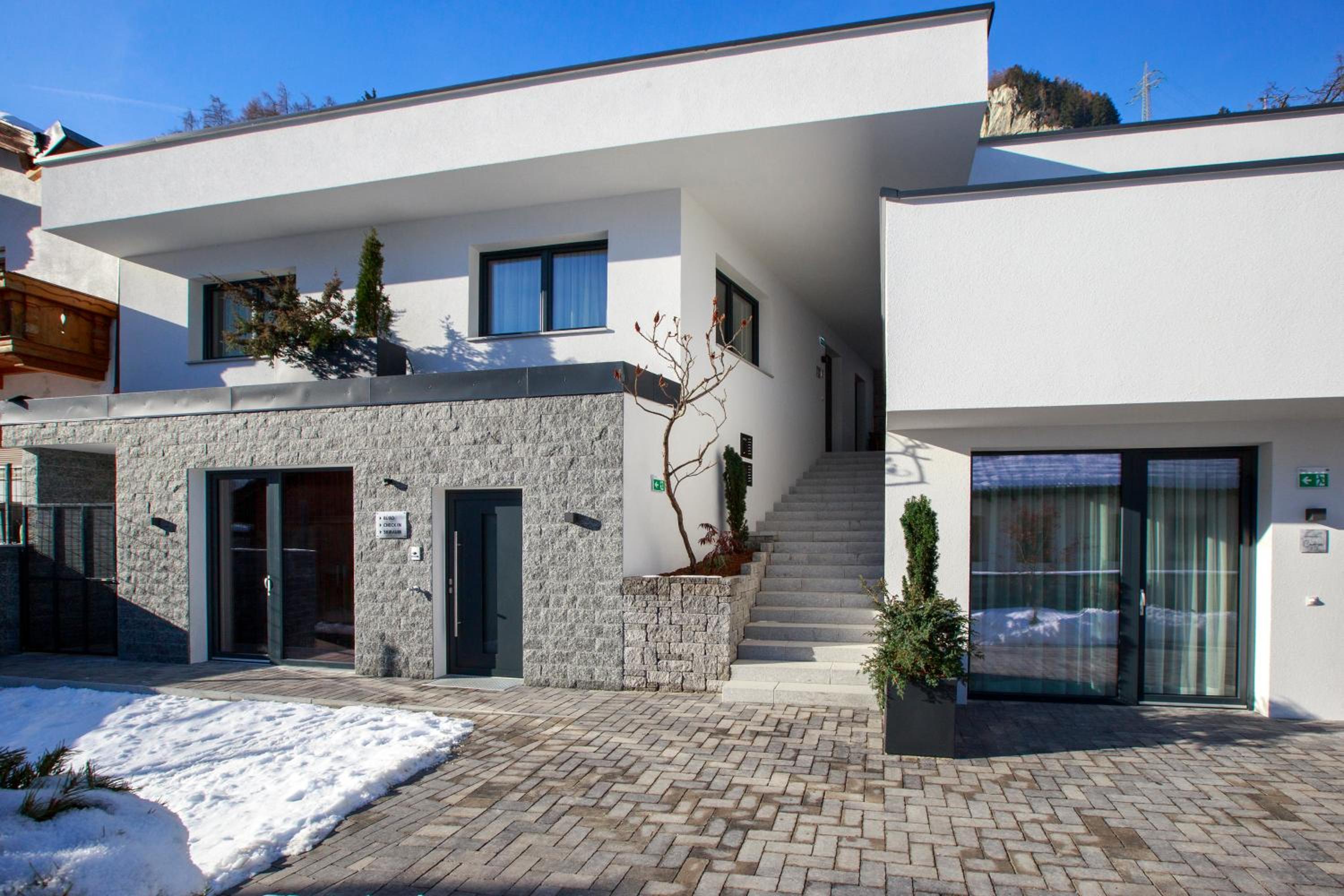 Apart Lutz view 5