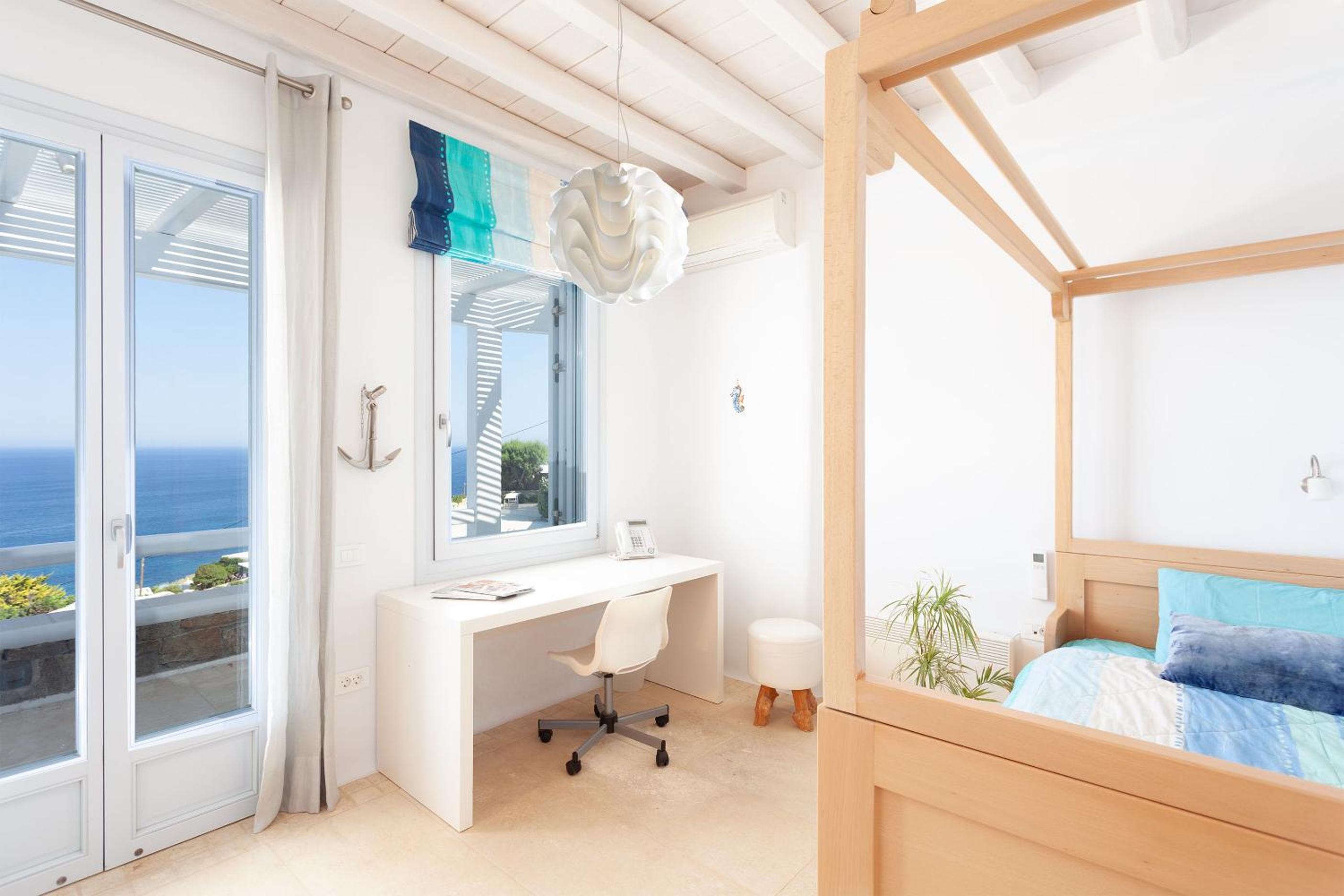 Beachfront Luxury Villa Santa Barbara photo 4