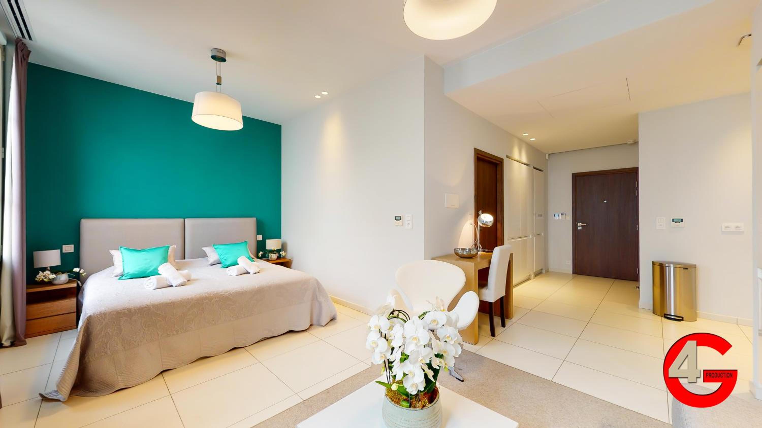THE POOL HOUSE Cannes view 5