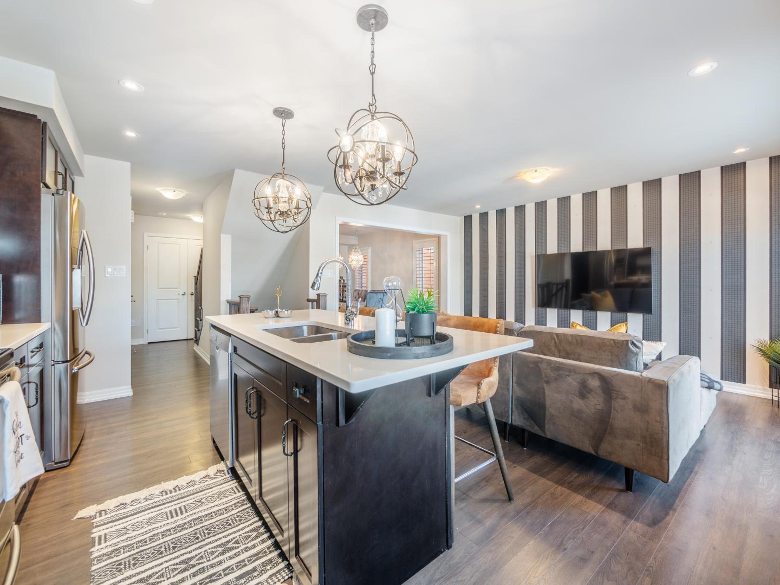 Boutique 3BrStudy Townhouse - Oakville - Property Image 32