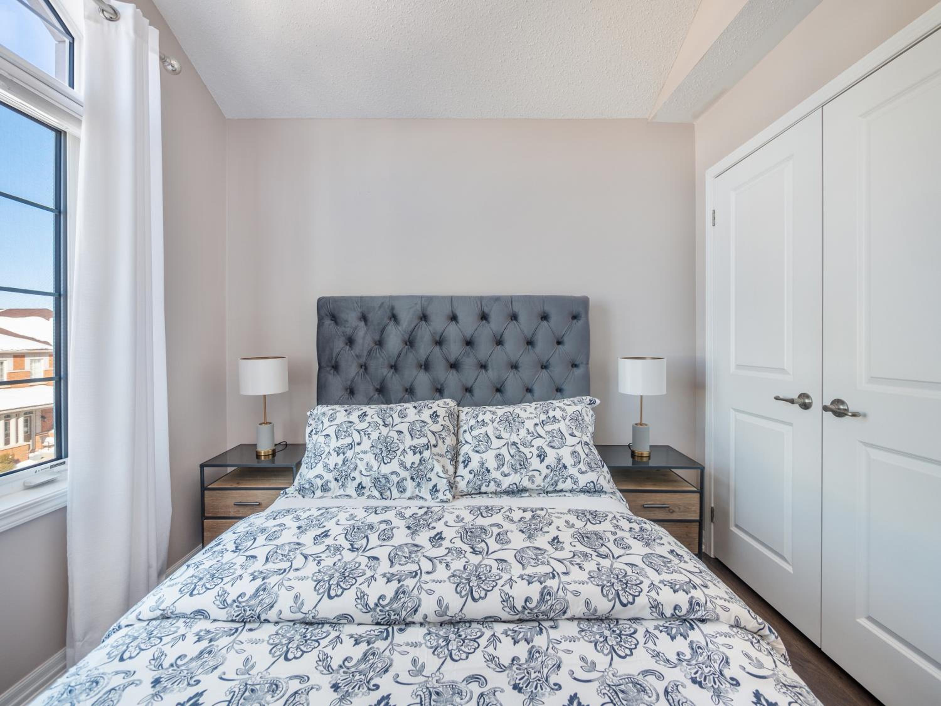 Boutique 3BrStudy Townhouse - Oakville - Property Image 27