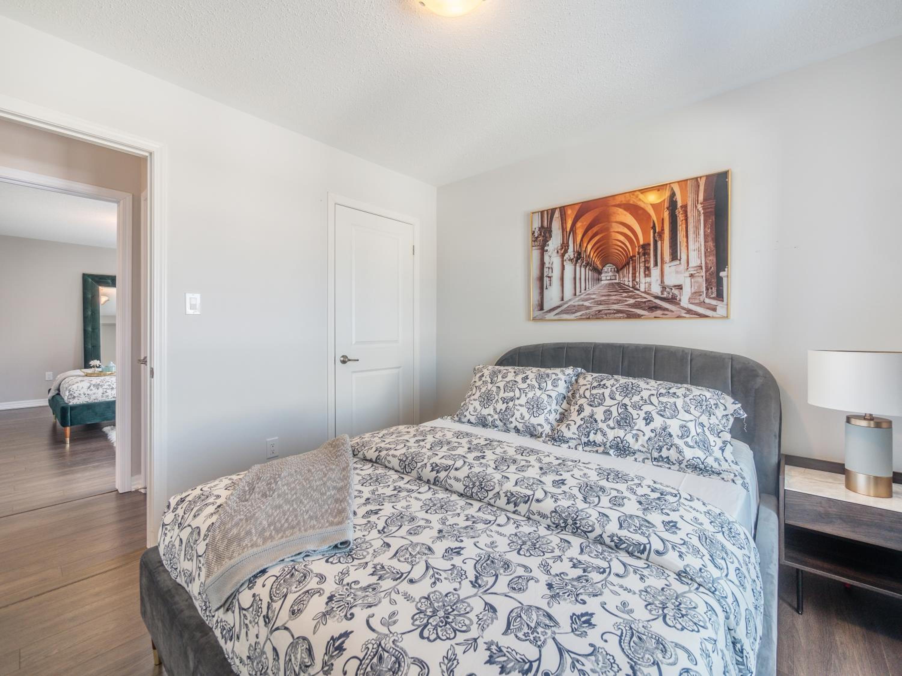 Boutique 3BrStudy Townhouse - Oakville - Property Image 47