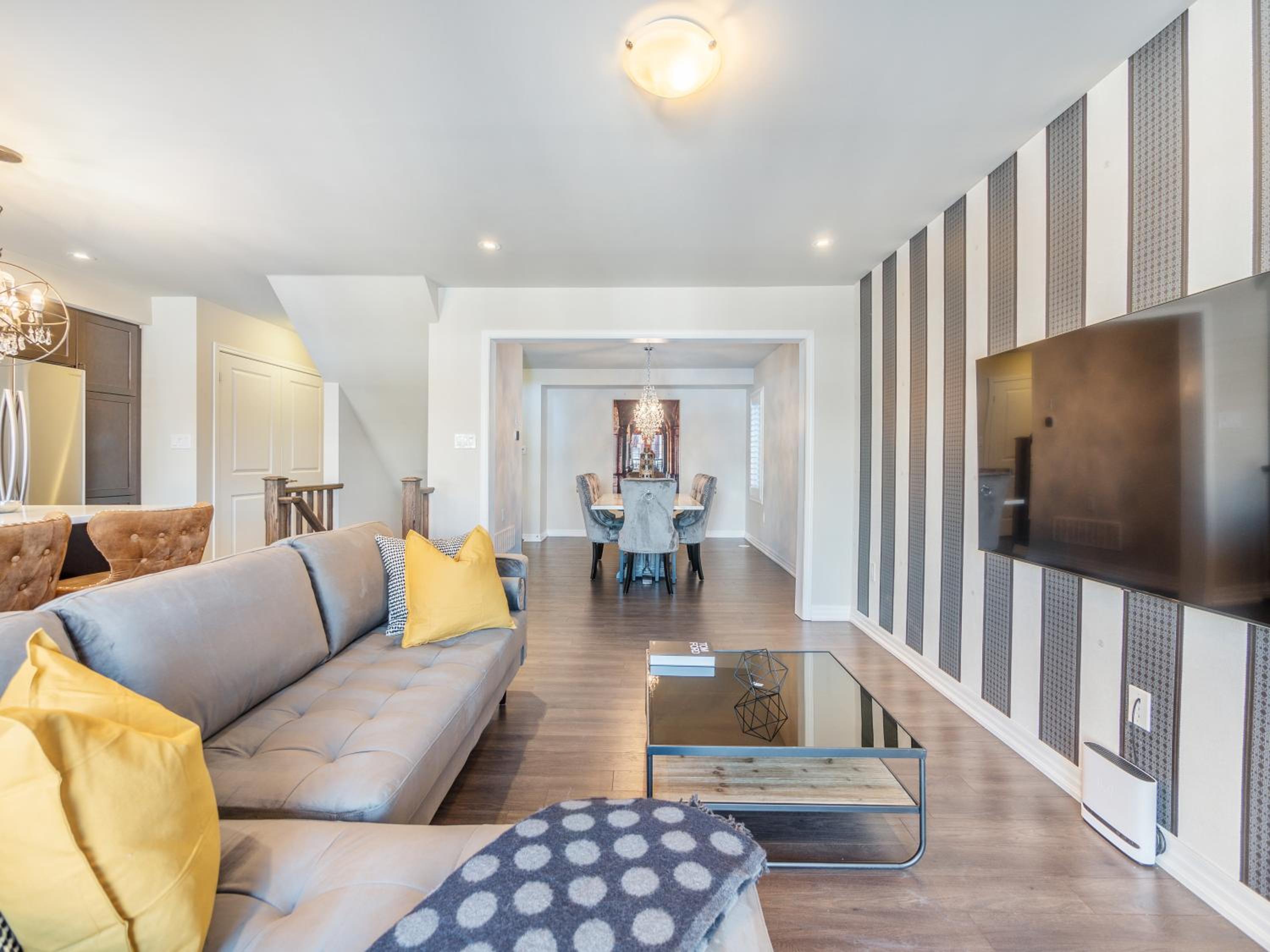 Boutique 3BrStudy Townhouse - Oakville - Property Image 3