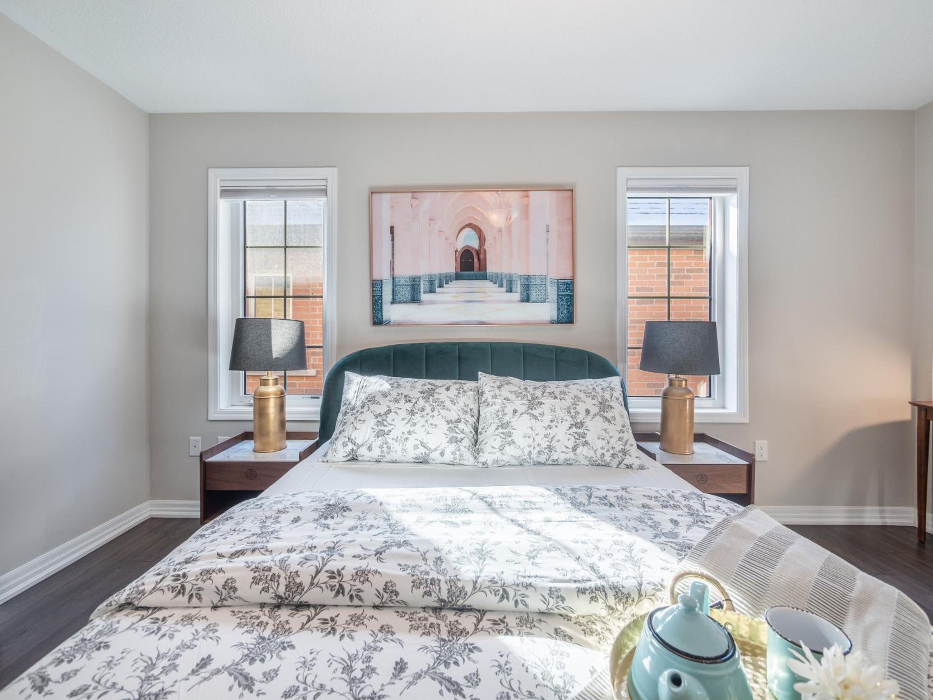 Boutique 3BrStudy Townhouse - Oakville - Property Image 4