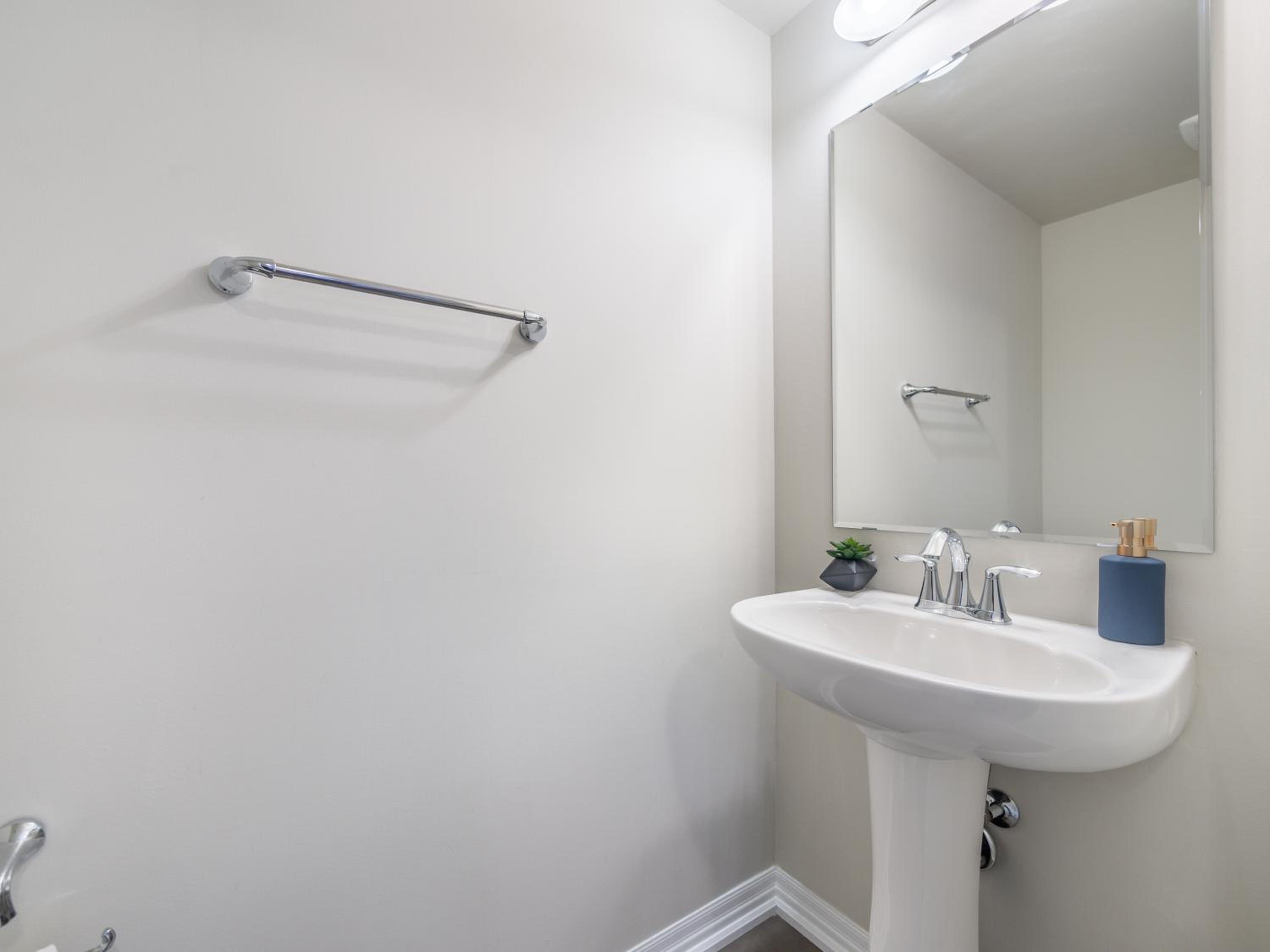 Boutique 3BrStudy Townhouse - Oakville - Property Image 5