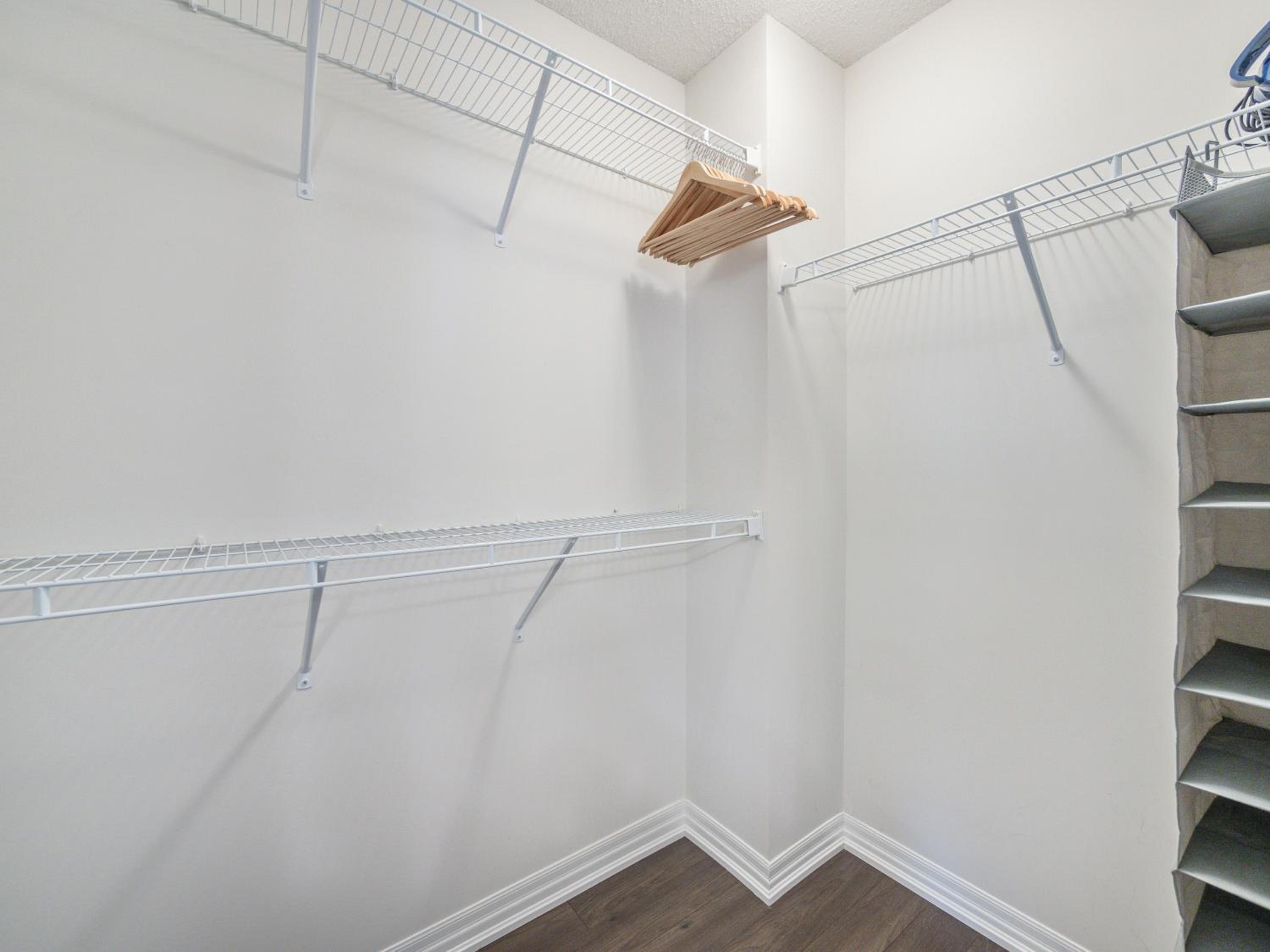 Boutique 3BrStudy Townhouse - Oakville - Property Image 11