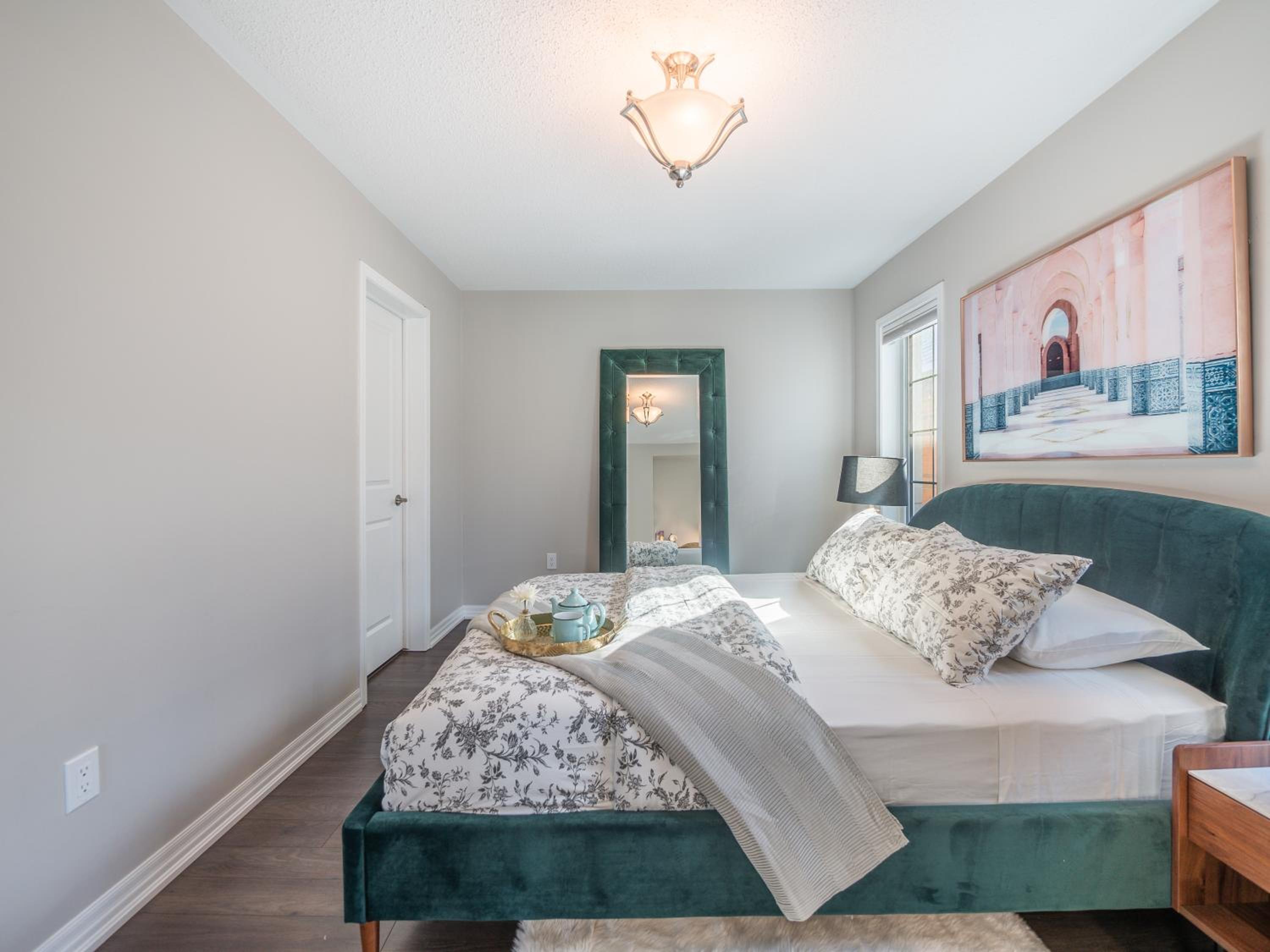 Boutique 3BrStudy Townhouse - Oakville - Property Image 1