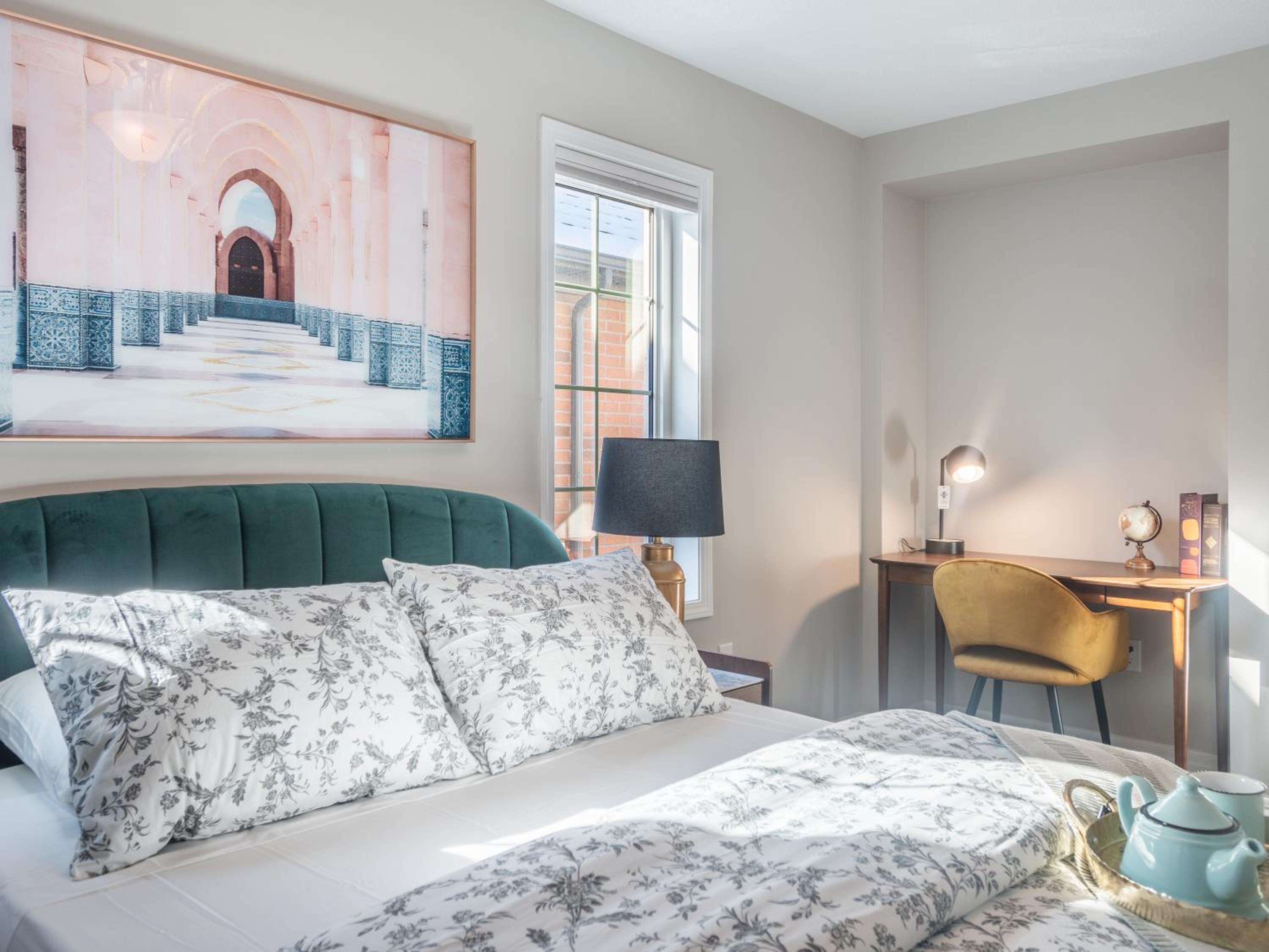 Boutique 3BrStudy Townhouse - Oakville - Property Image 22