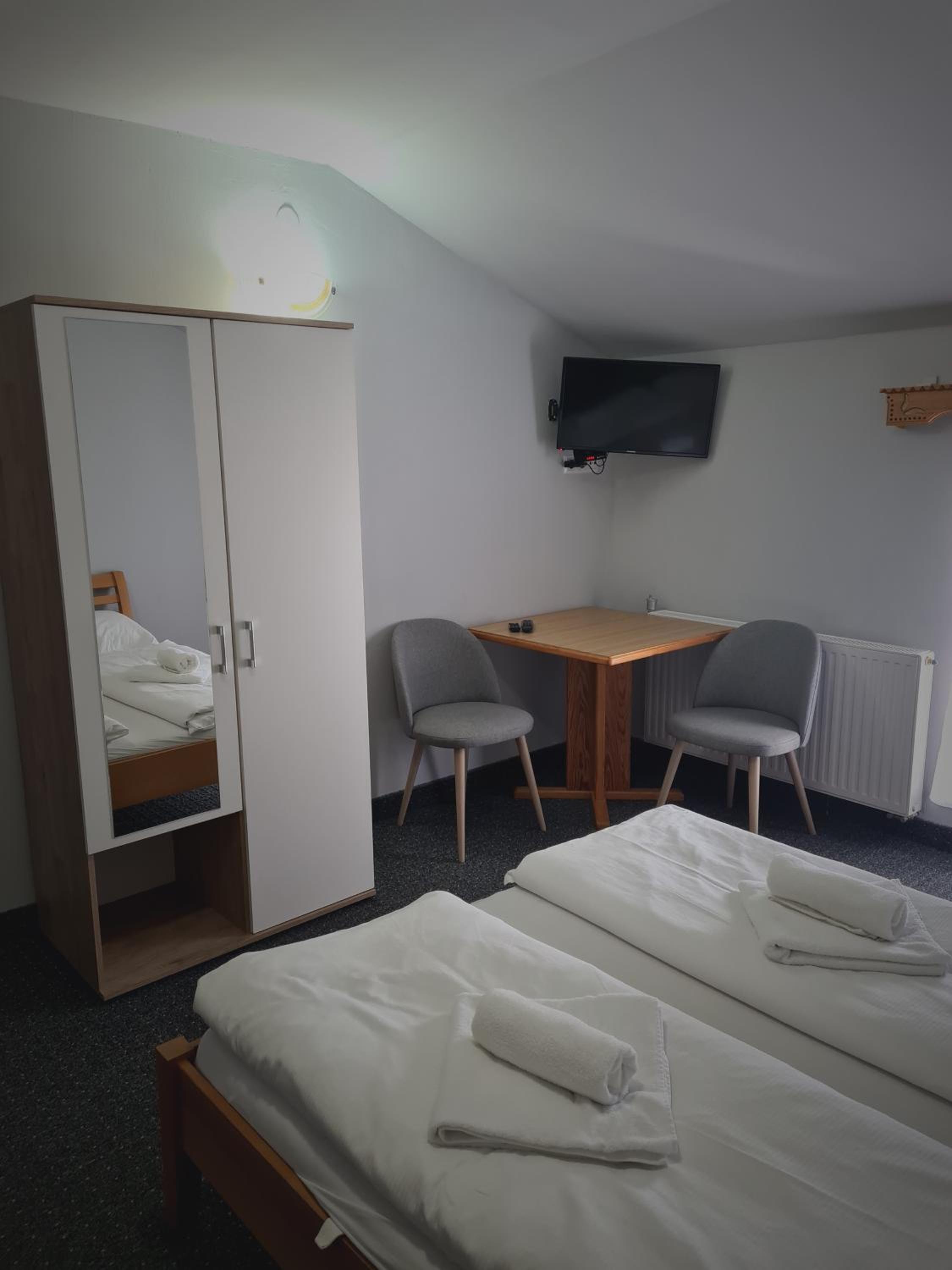 Apartments and Rooms Ski