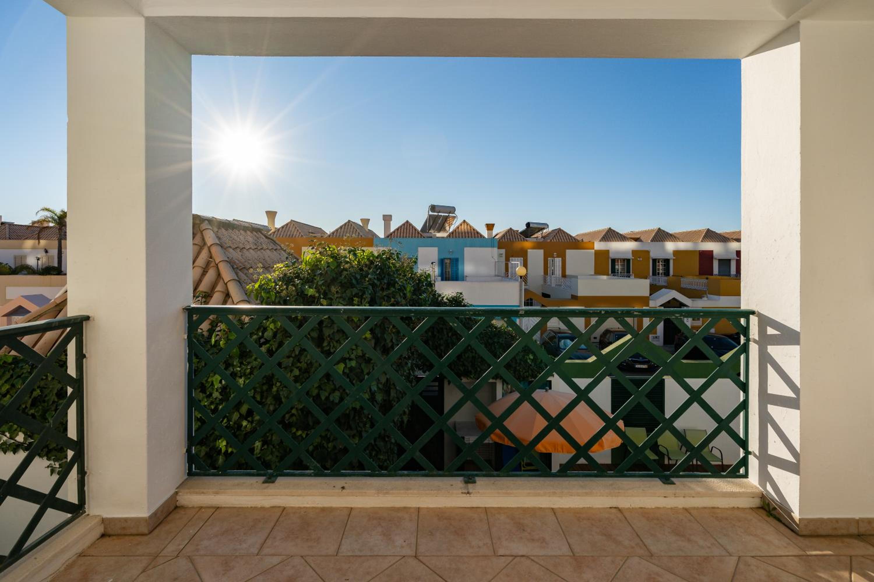 Hotel Holiday villa in elite residential area of Faro - Image 1