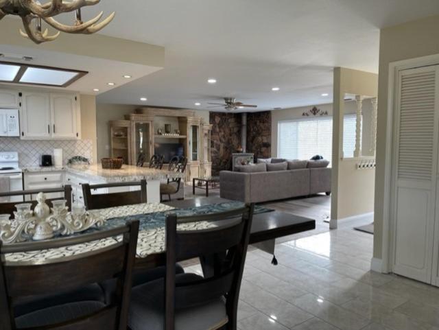Beautiful 3 bedroom home located near Yosemite view 4
