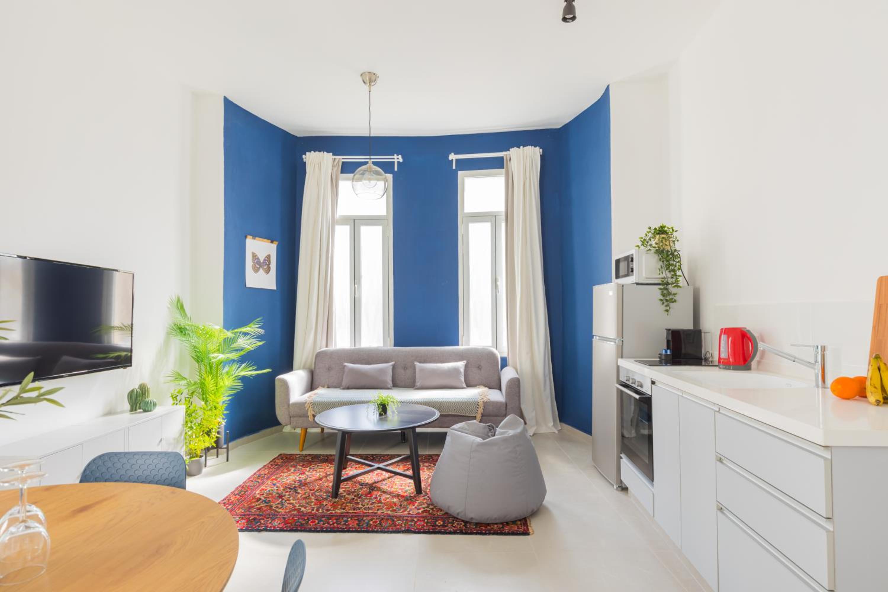 Authentic Carmel Market Apartment with Balcony