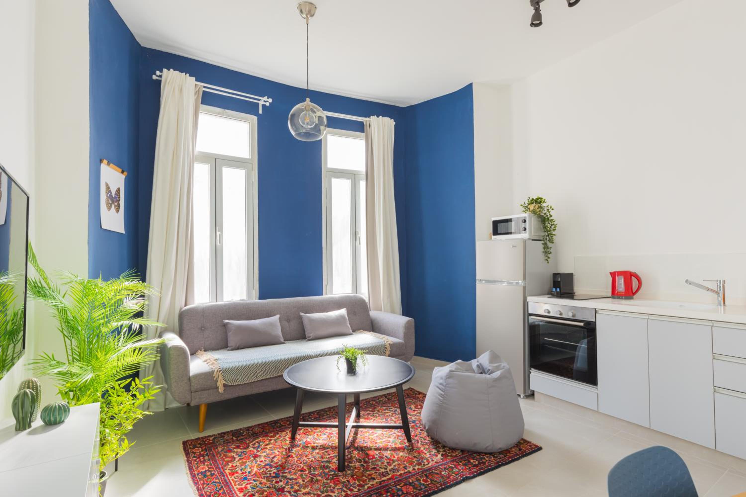 Authentic Carmel Market Apartment with Balcony