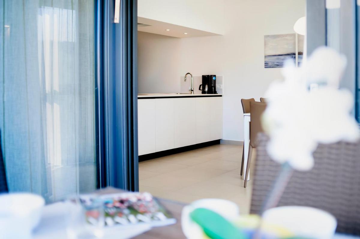 SUNNY DAY - Apartment with Parking view 4