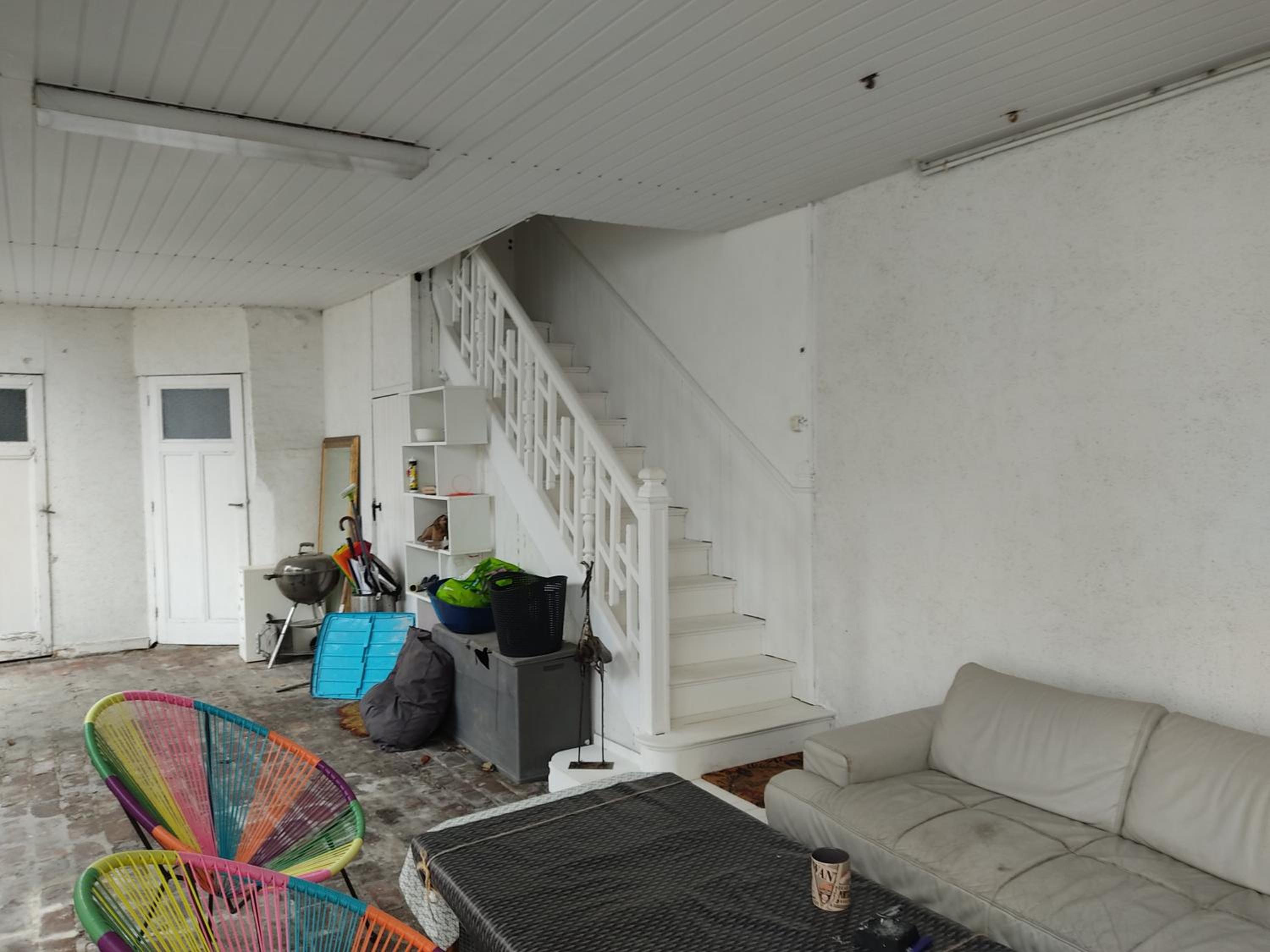 appartement individuelle refais a neuf,ds maison de maître,6 couchages dont un lit kingsize,cuisine avec lave vaisselle,rue privative pour se garer, access