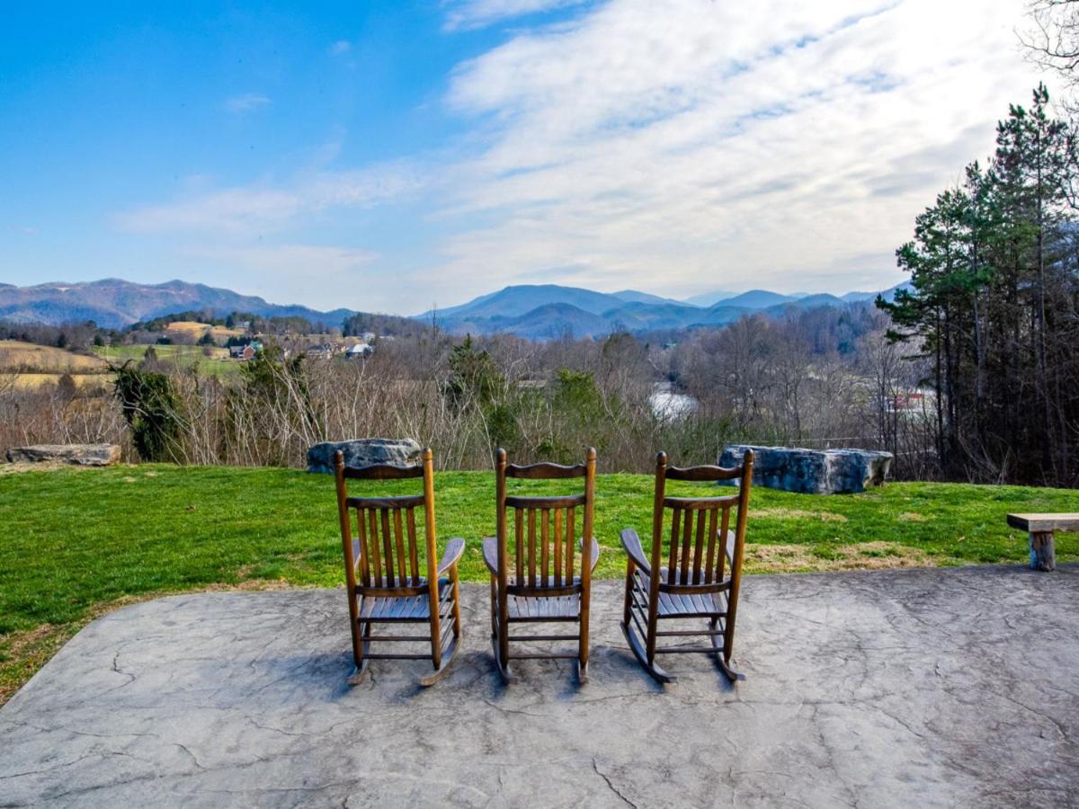Abrams Retreat at Cades Cove with Mountain Views view 5