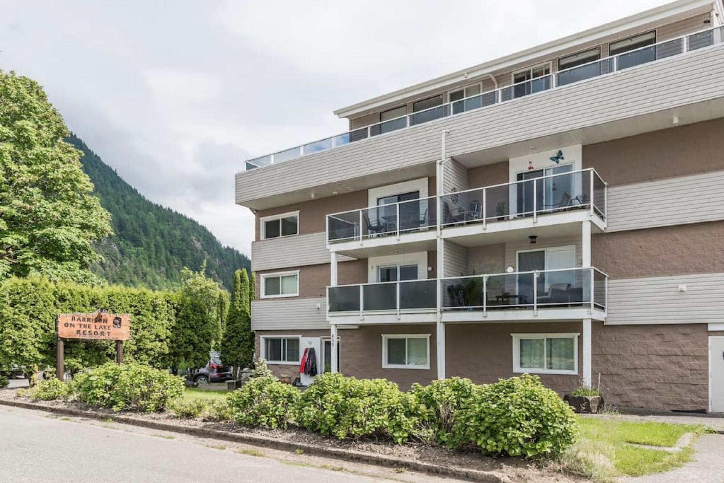 Harrison On The Lake, Walkable to Beach and Village