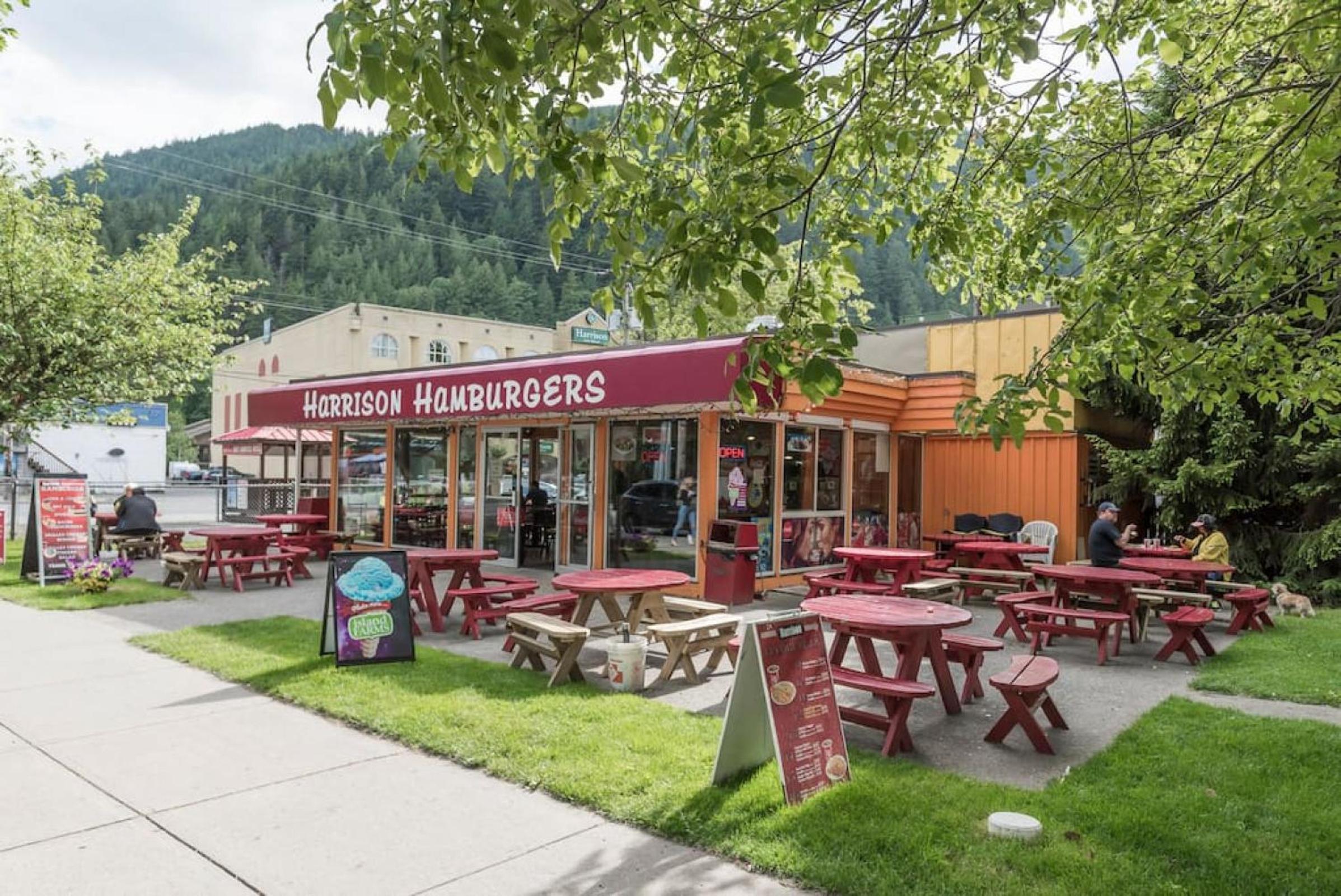 Harrison On The Lake, Walkable to Beach and Village