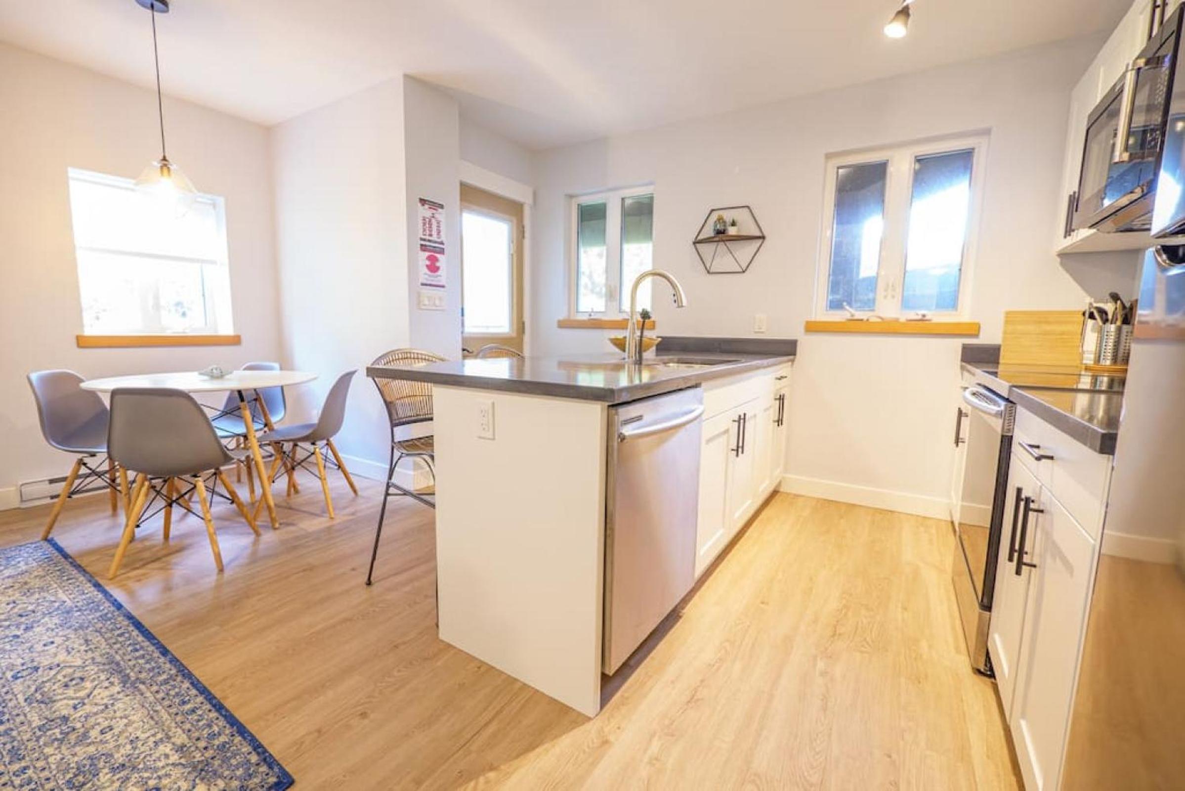 Storm Bay, Modern 1 Bed Suite and Chefs Kitchen