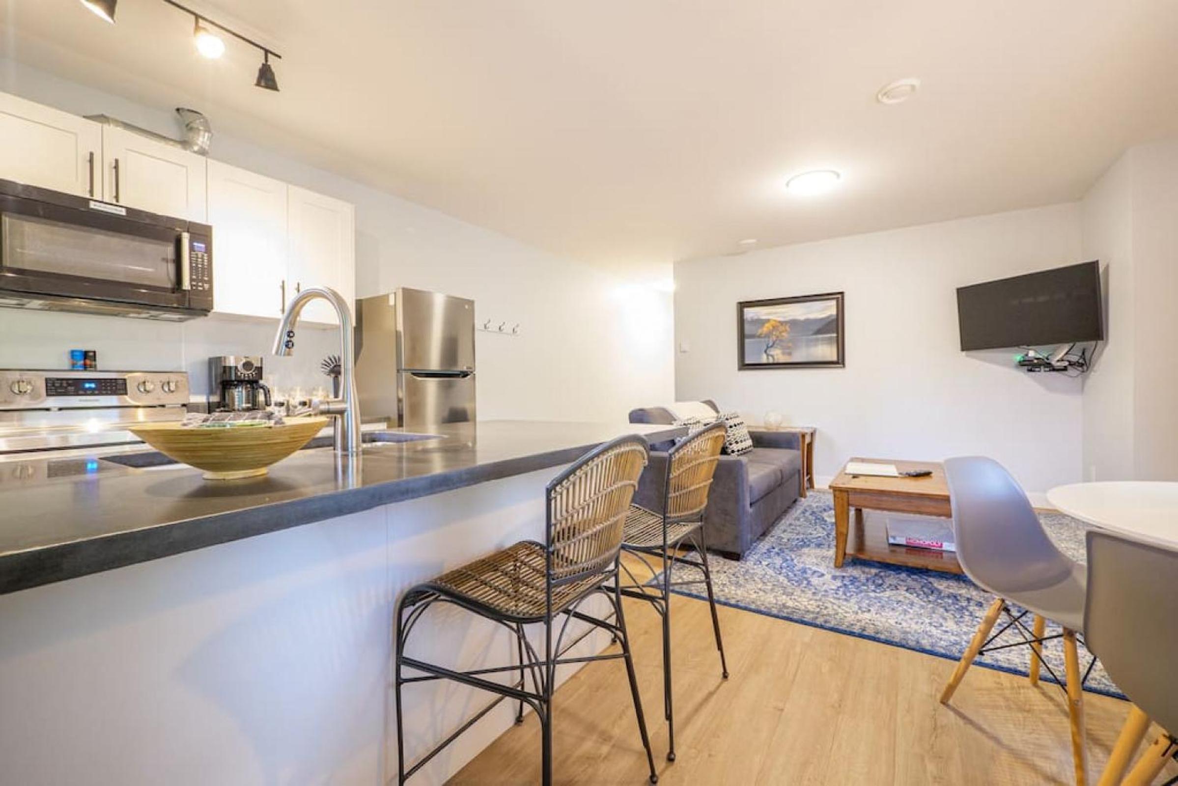 Storm Bay, Modern 1 Bed Suite and Chefs Kitchen