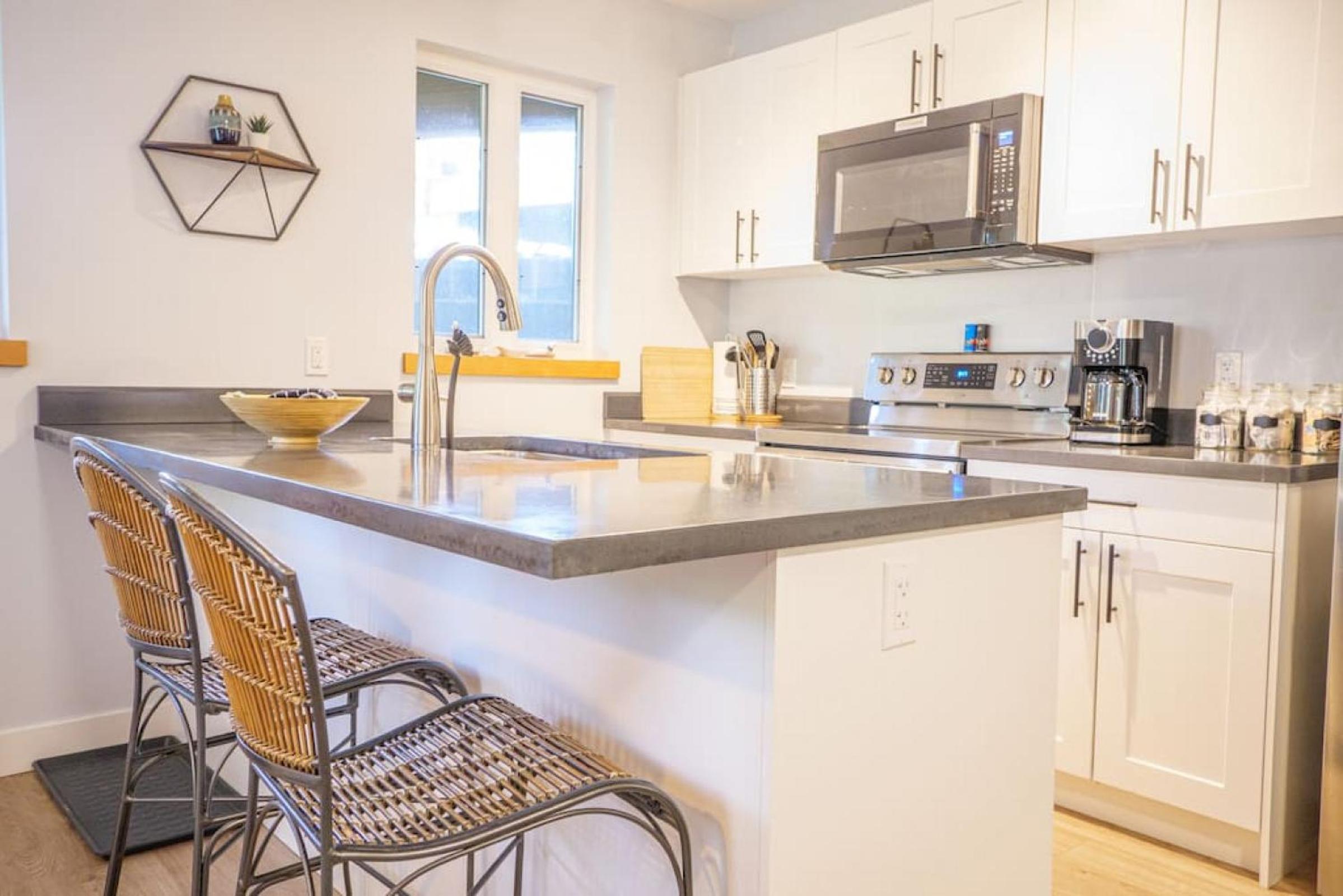 Storm Bay, Modern 1 Bed Suite and Chefs Kitchen