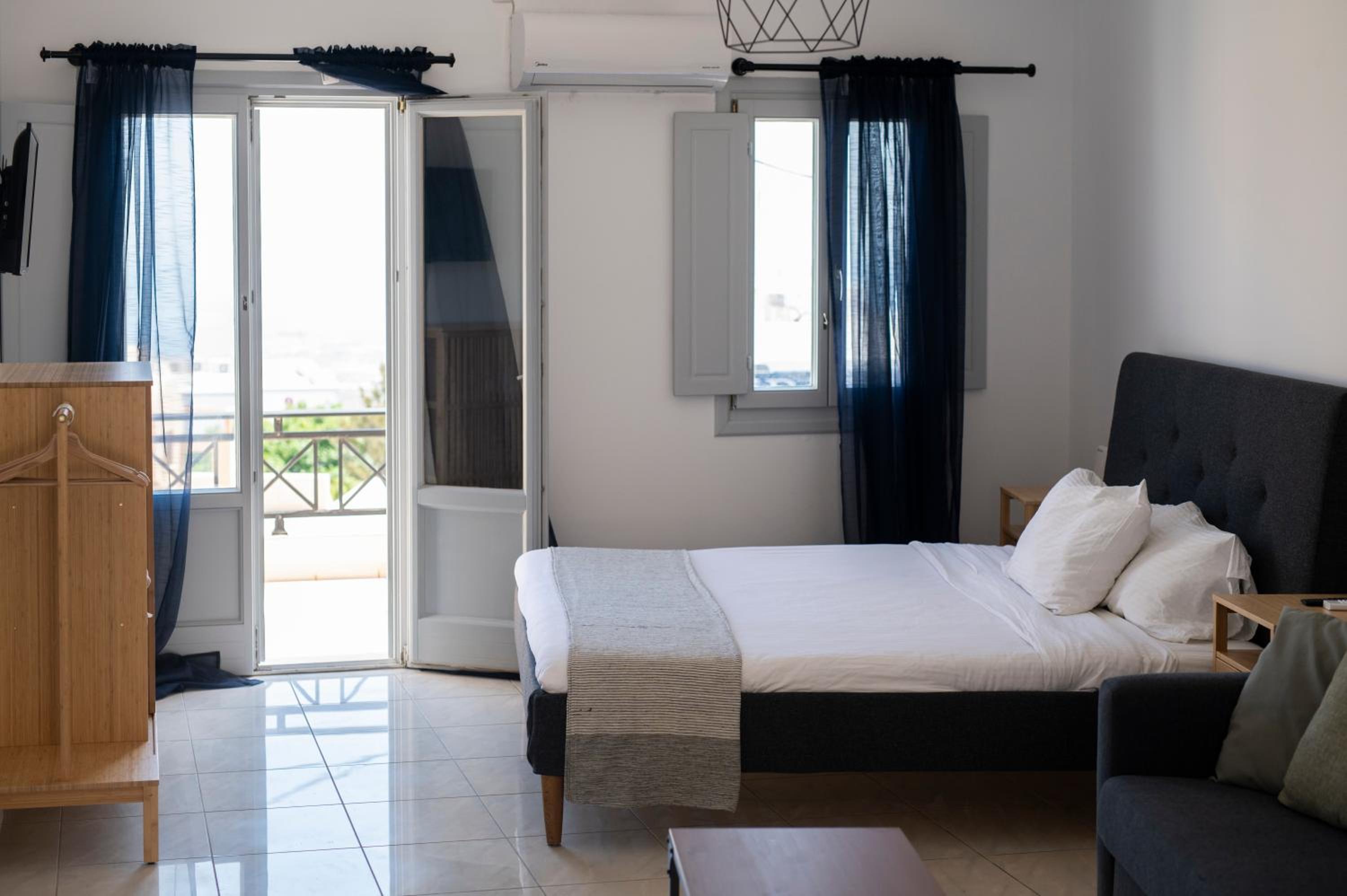 K & G Central Apartments Fira photo 2