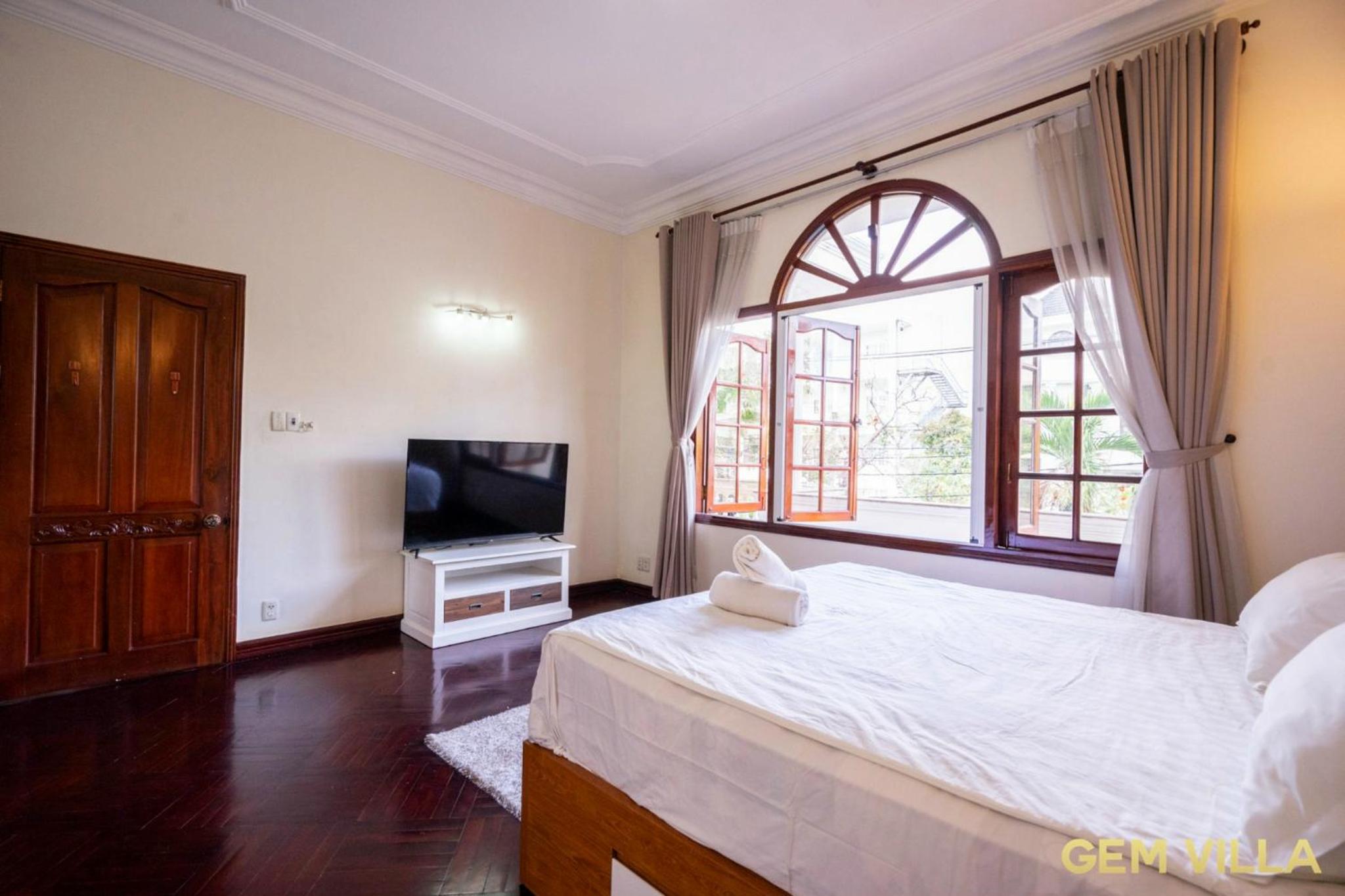 GEM VILLA 10 - 5 Bedroom, 6 Bathroom, Big Pool, Big Garden