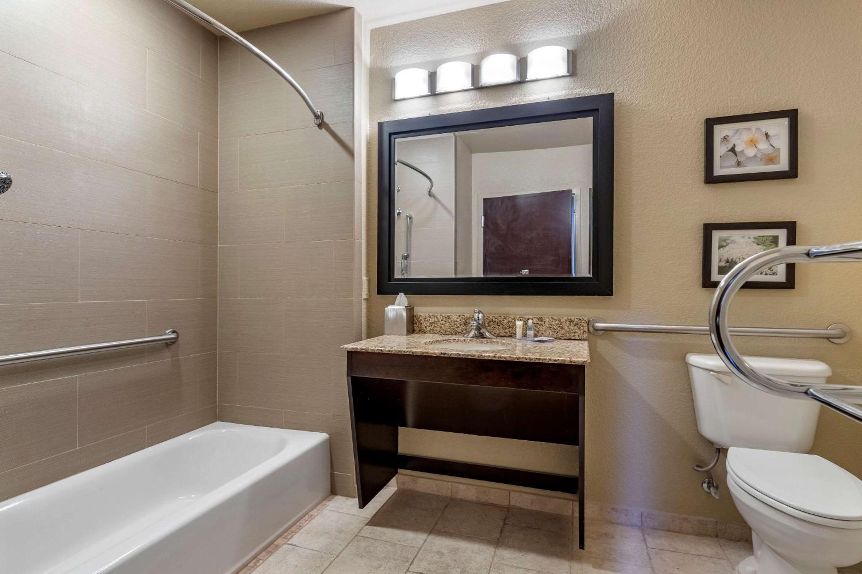 Comfort Inn Bentonville - Crystal Bridges