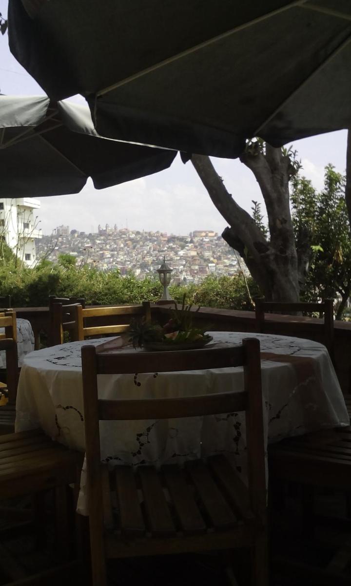 B&B Au Triporteur view 3