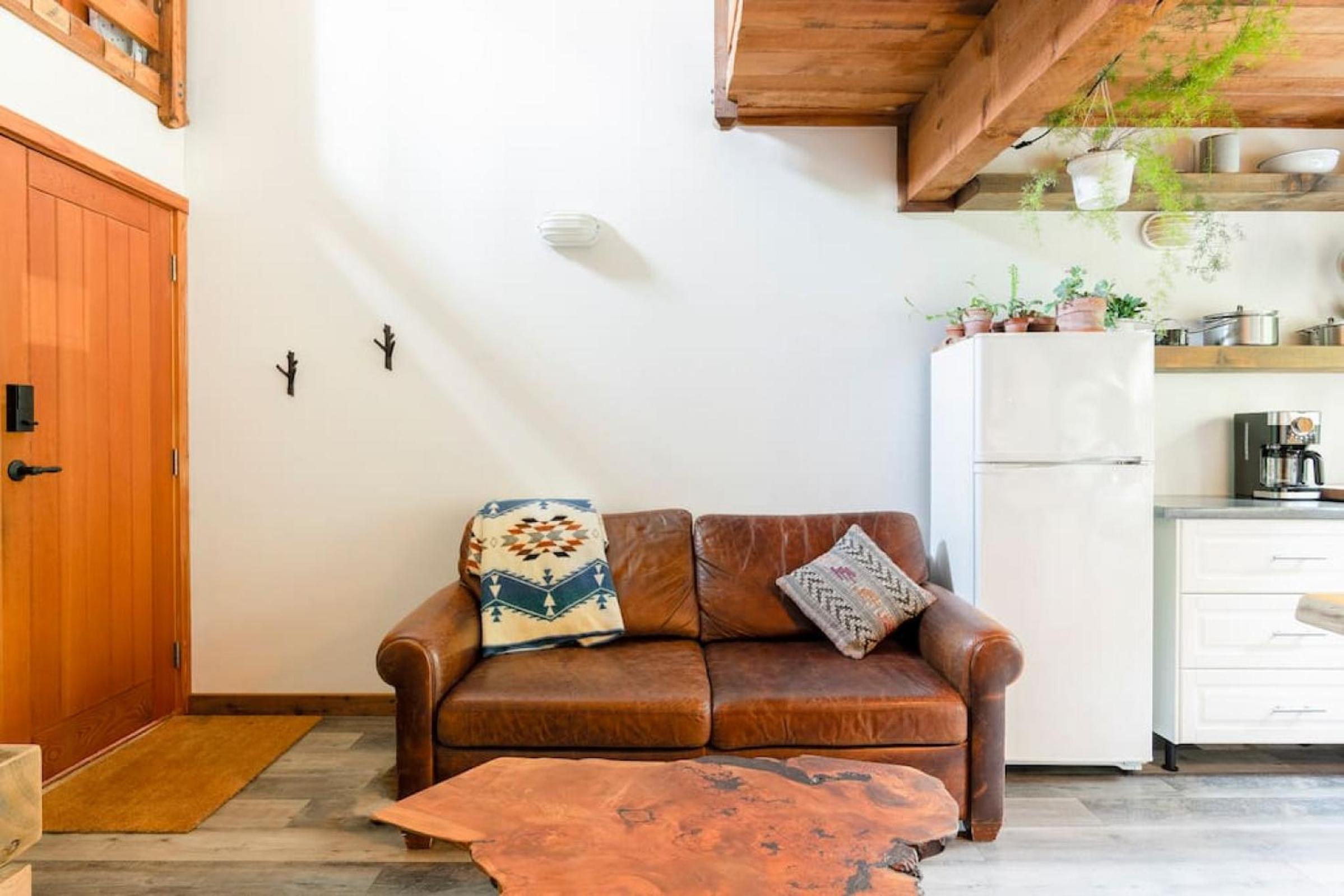 Fern Gully, Coastal Bohemian Loft at Beach