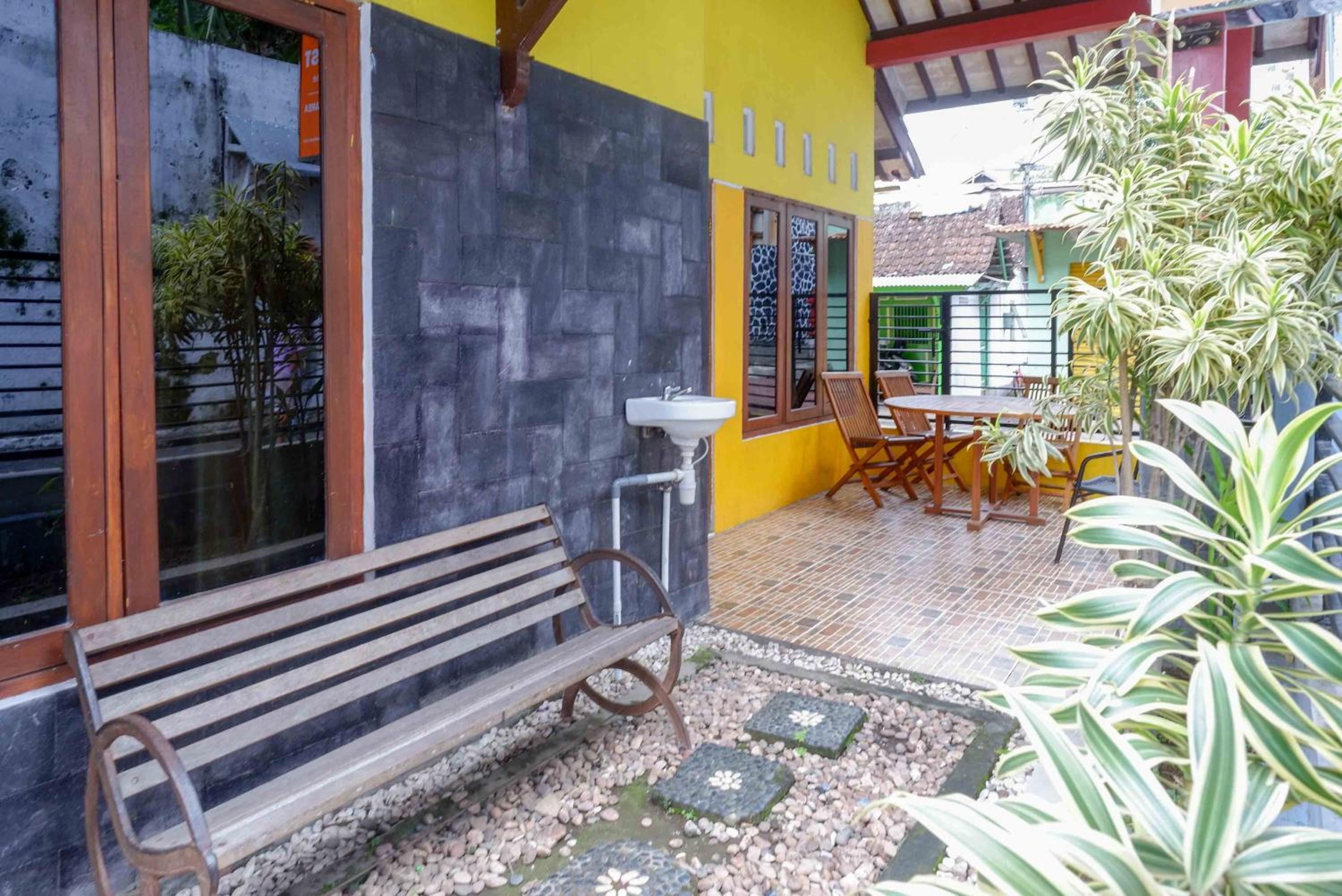 Rumah Haryono Guest House Syariah near Malioboro RedPartner view 4