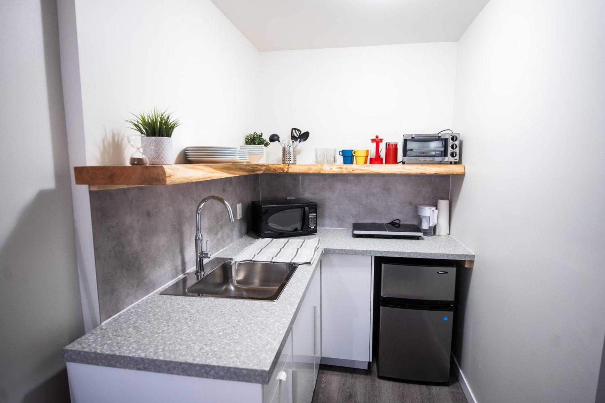 Kingfisher, Newly Renovated Suite on Ocean Inlet
