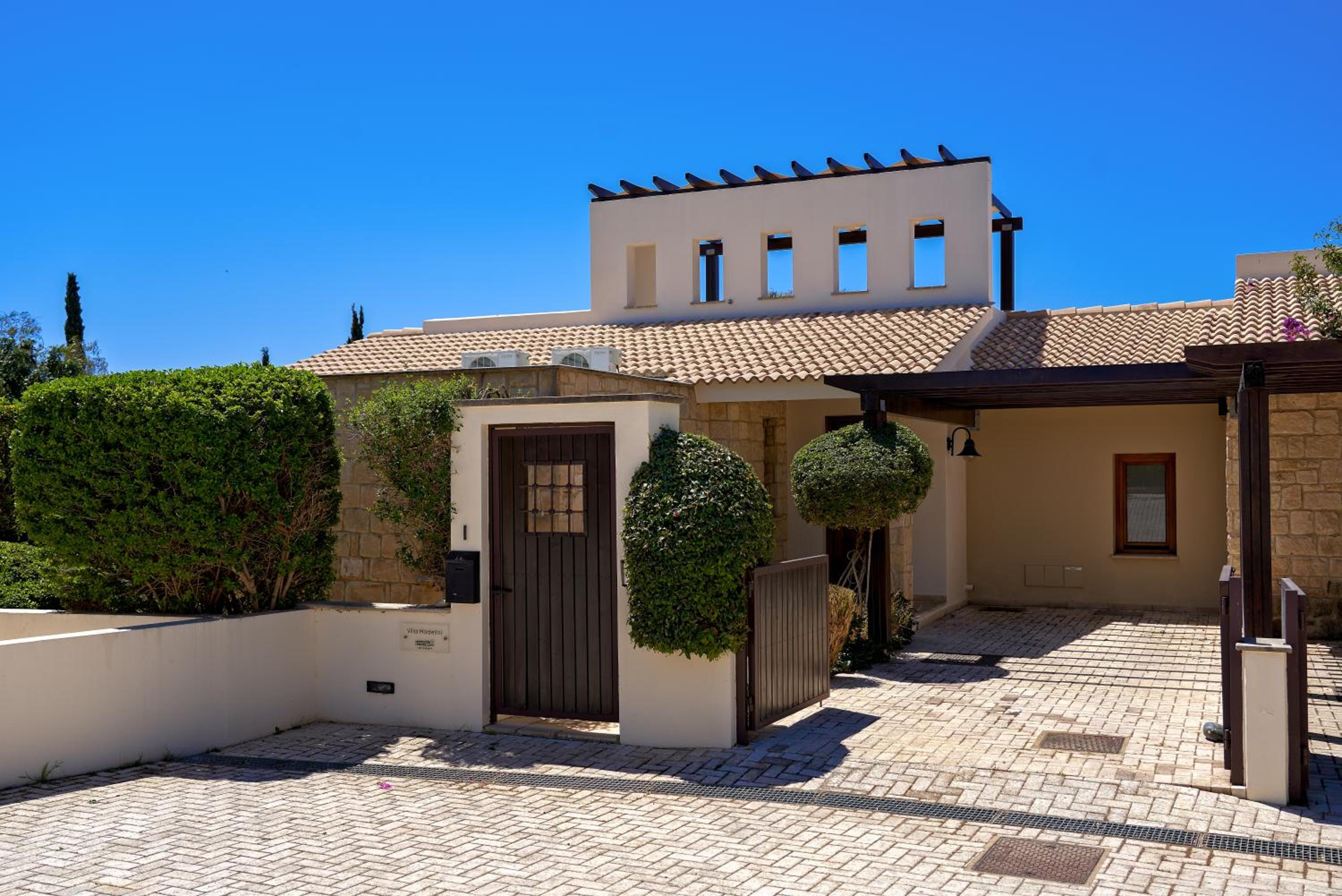 Hotel 3 bedroom Villa Madelini with private pool, Aphrodite Hills Resort - Image 1