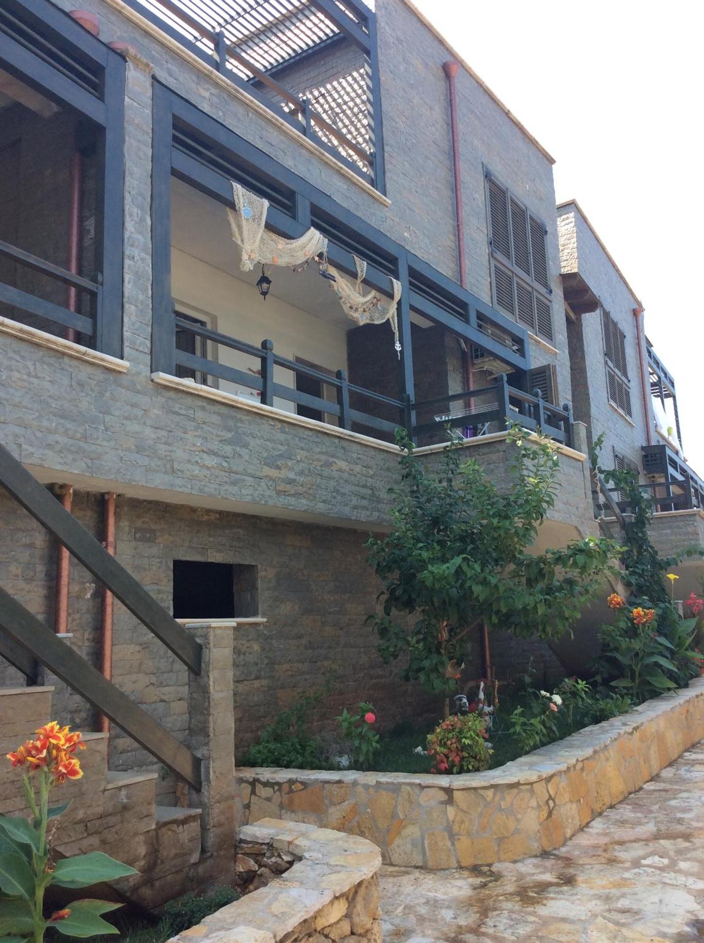 Iris Apartments