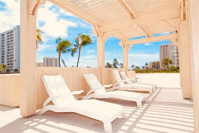 Hawaiian Monarch 1611 condo view 4