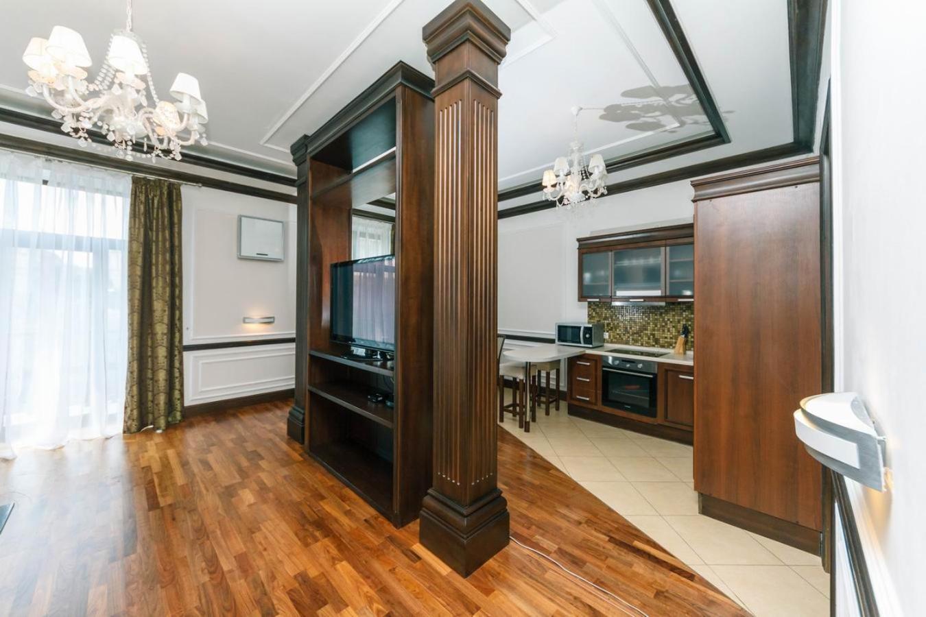 View apartment on the main street Khreshchatyk 17 view 4