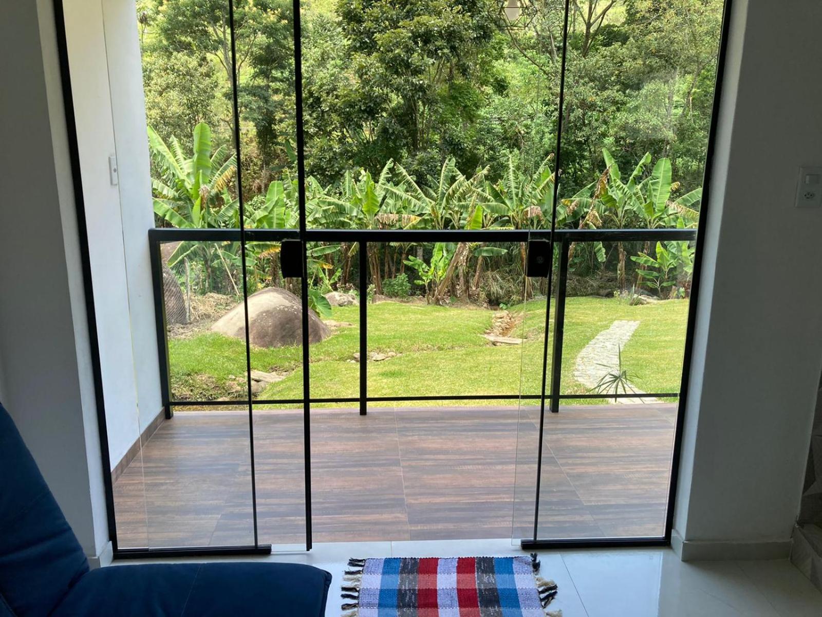 Casa de Campo em Lumiar com corrego ,lareira e churrasqueira