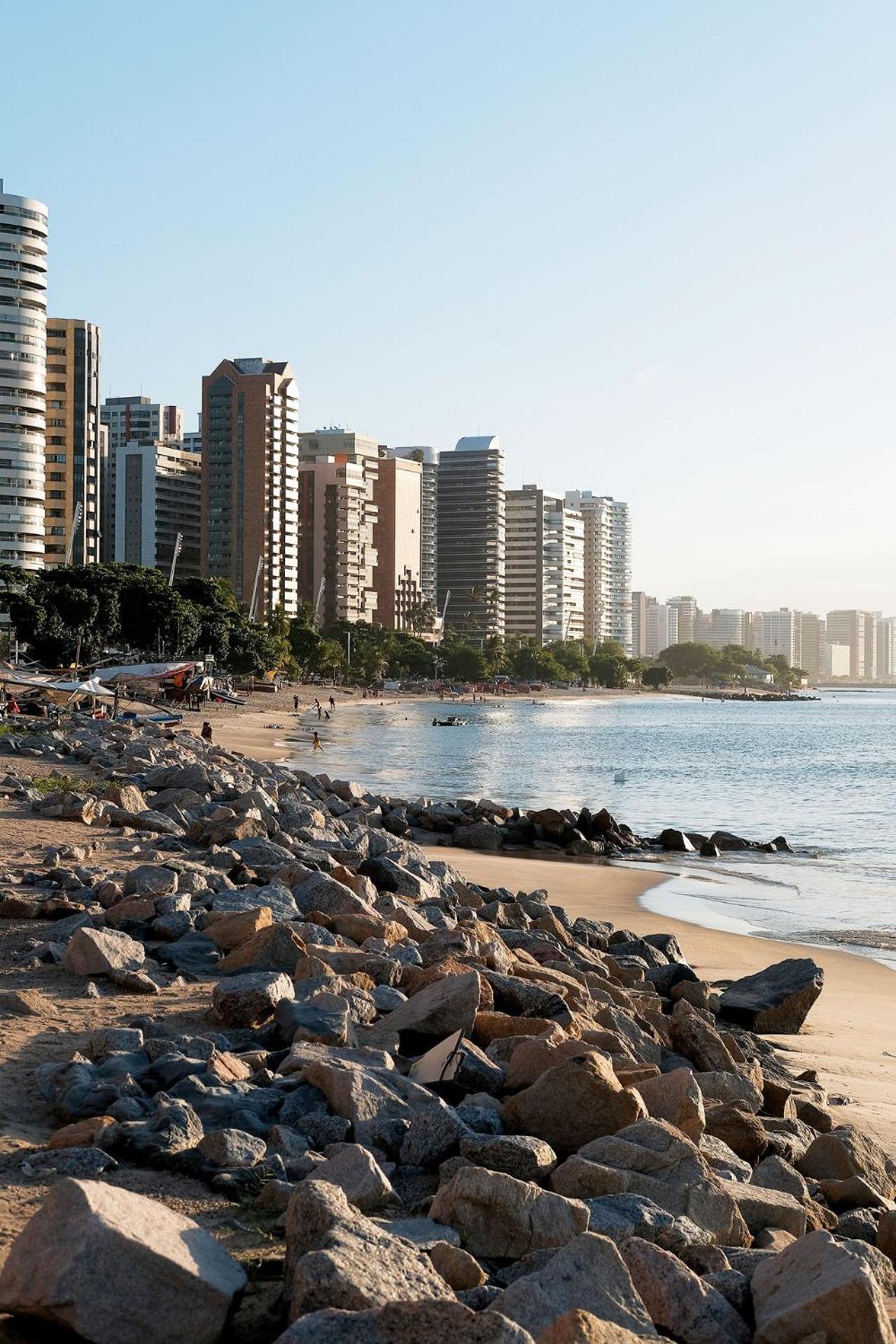 Apto à beira-mar com wi-fi e piscina em Fortaleza