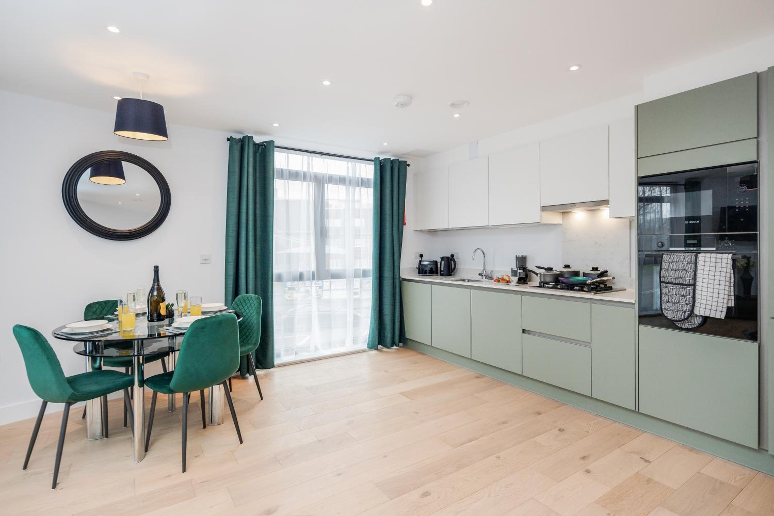Watford Cassio Luxury - Modernview Serviced Accommodation view 3