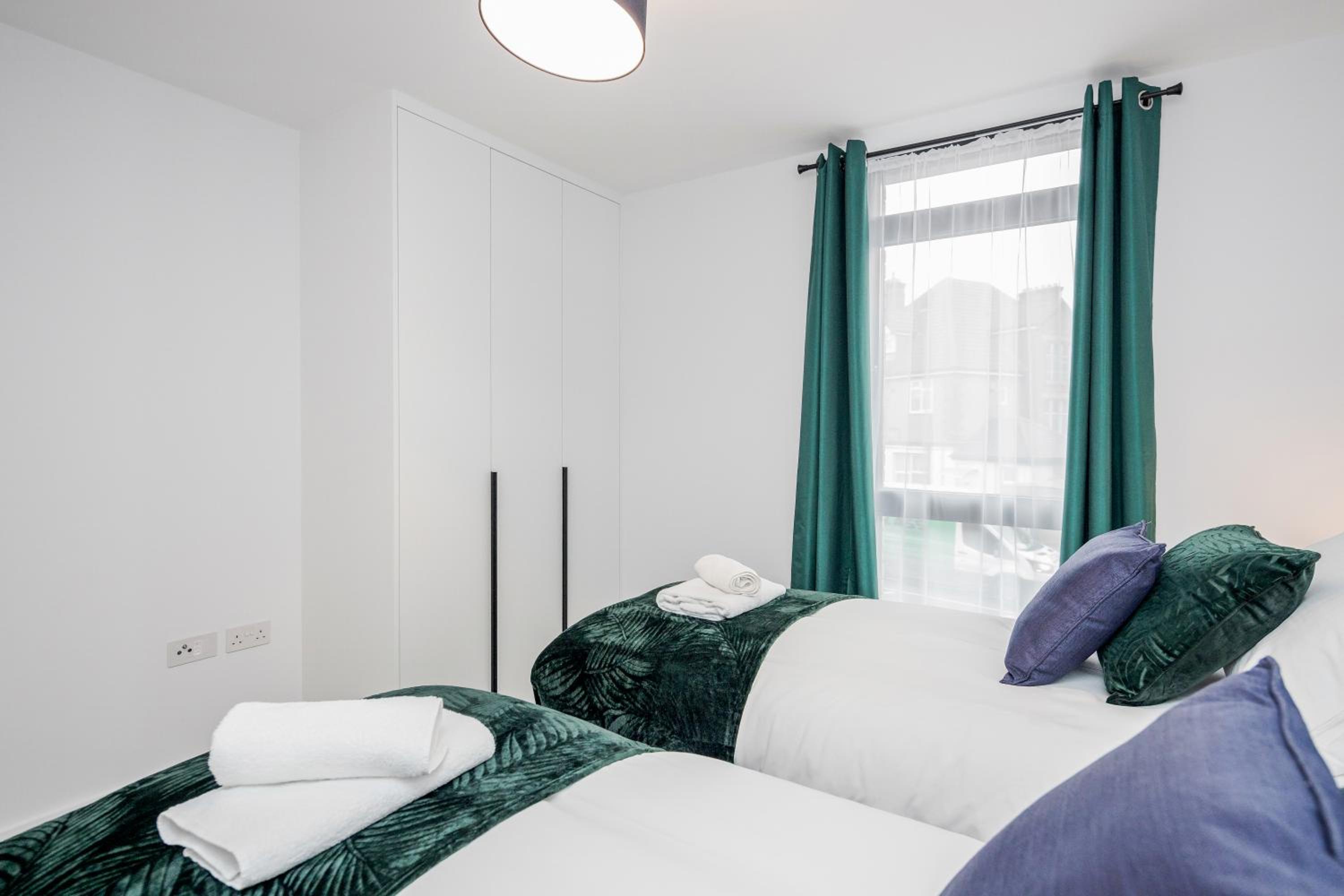 Watford Cassio Luxury - Modernview Serviced Accommodation view 4