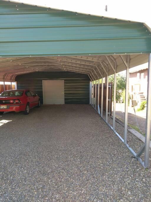 Quiet FULL-SIZE bed close to town 420 friendly view 2