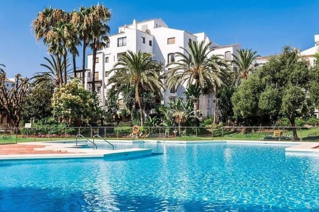 Luxury Apartment in Puerto Banus Free Parking, 100m to Beach & Marina