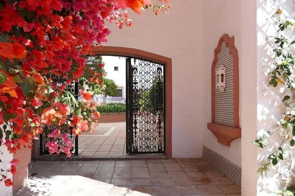 Luxury Apartment in Puerto Banus Free Parking, 100m to Beach & Marina