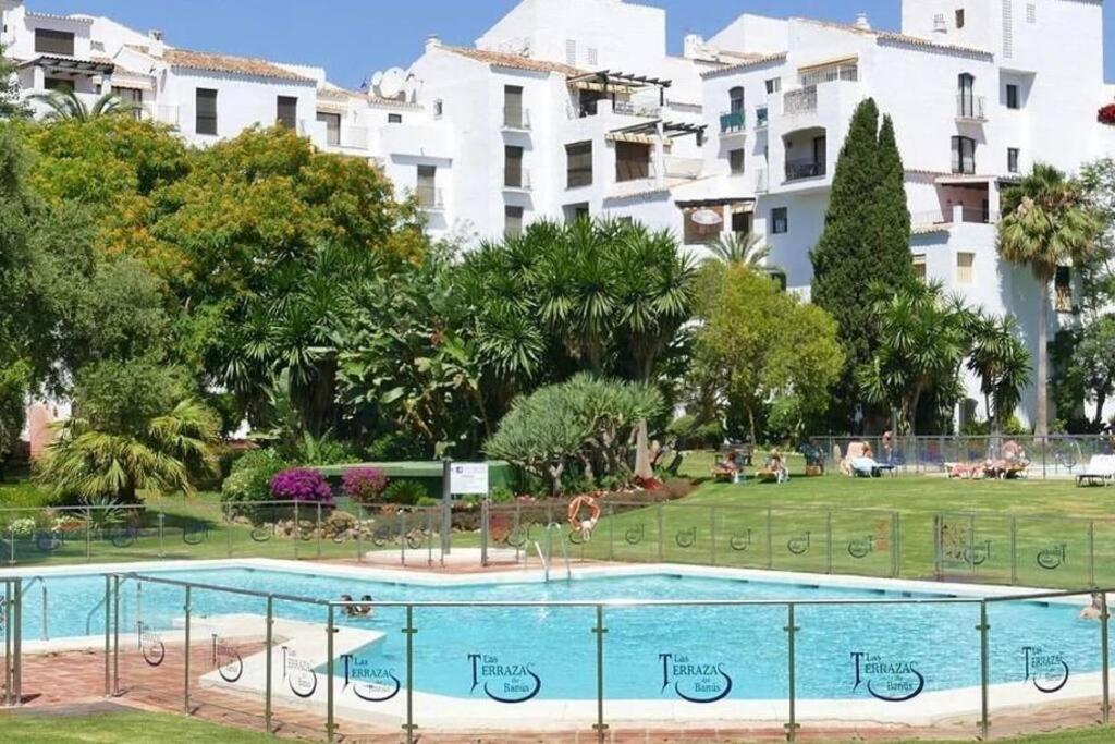 Luxury Apartment in Puerto Banus Free Parking, 100m to Beach & Marina